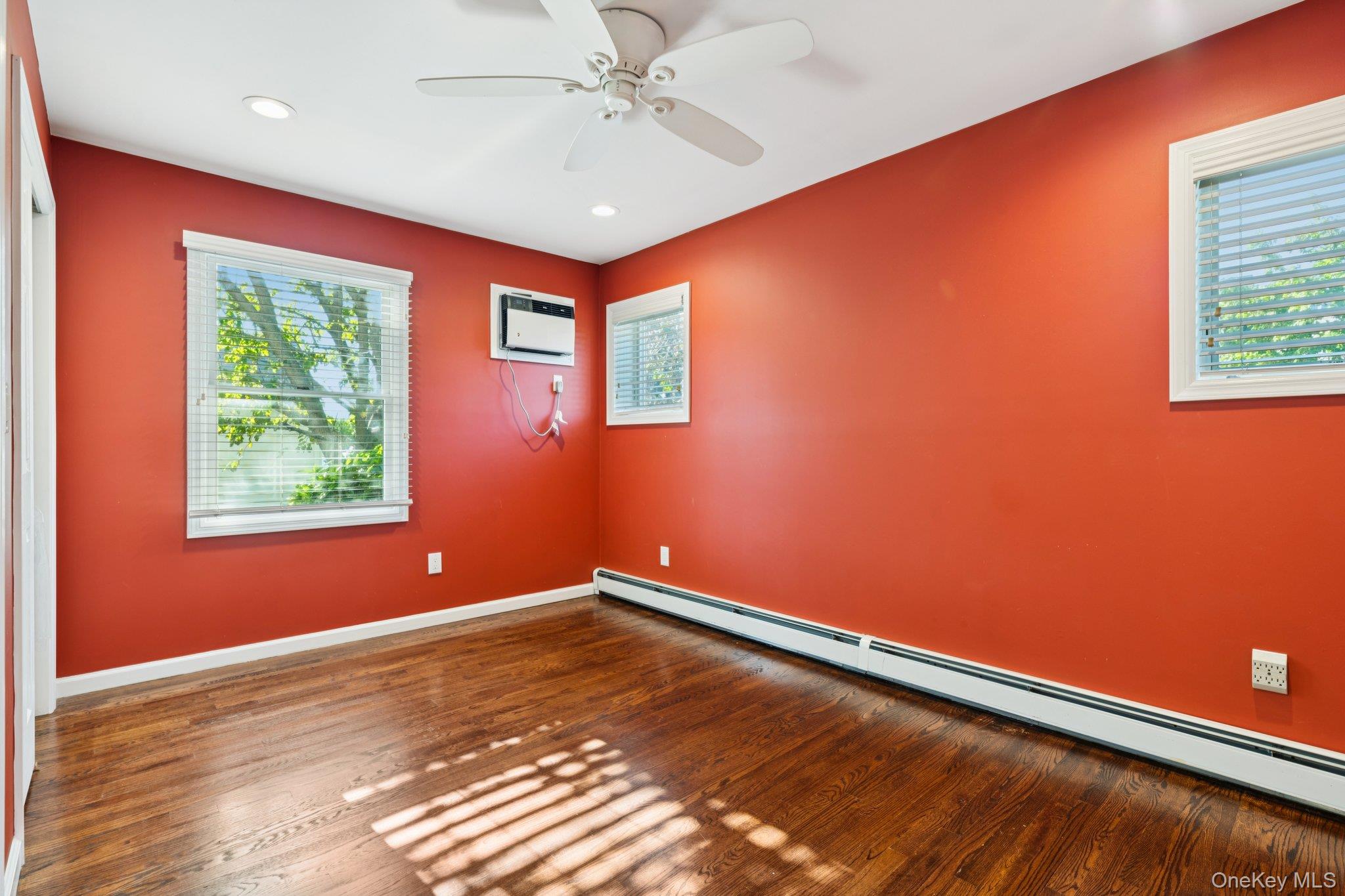 #14 photo, 323 Barwick Boulevard, Mineola , NY 11501