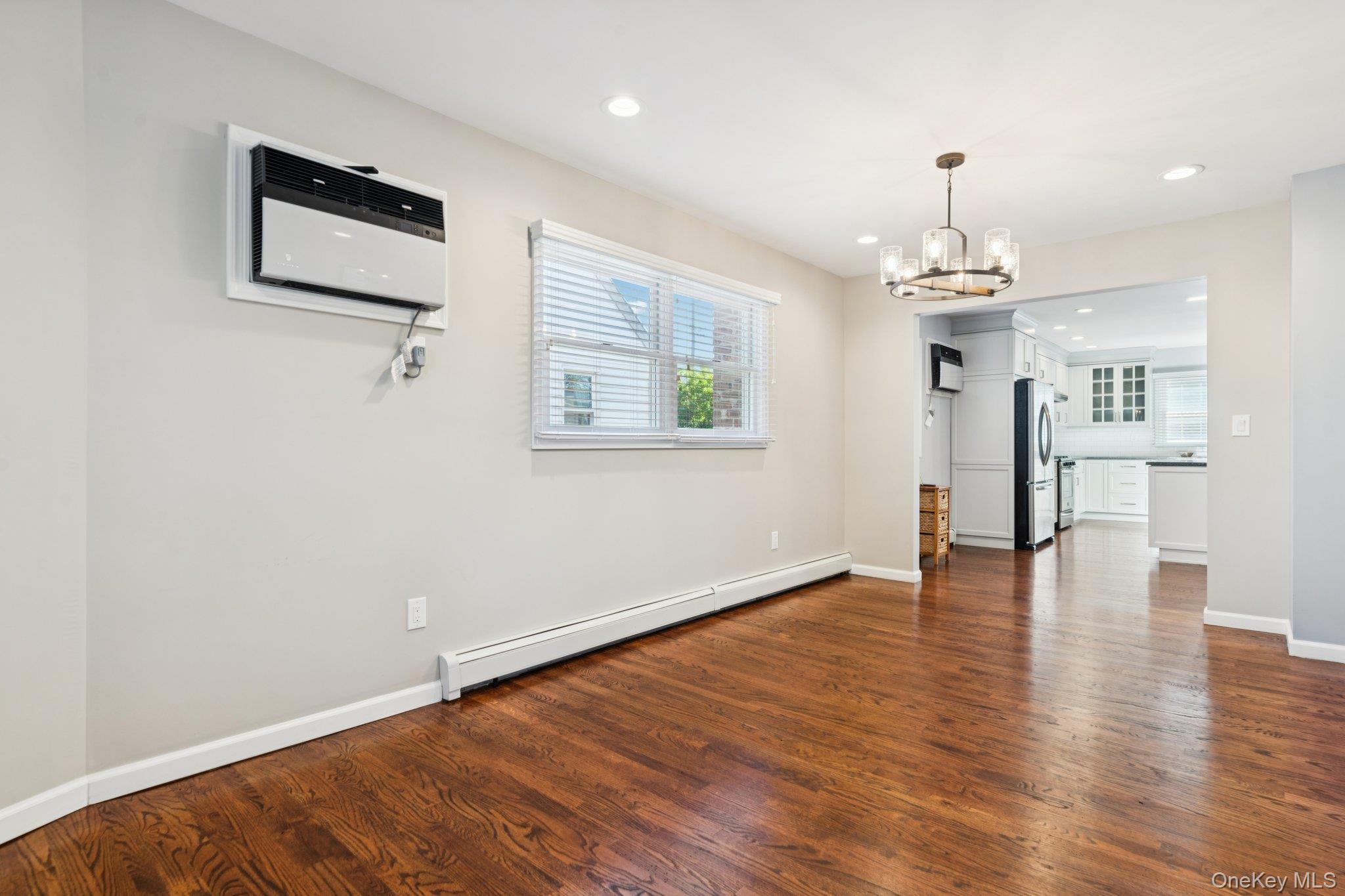 #4 photo, 323 Barwick Boulevard, Mineola , NY 11501