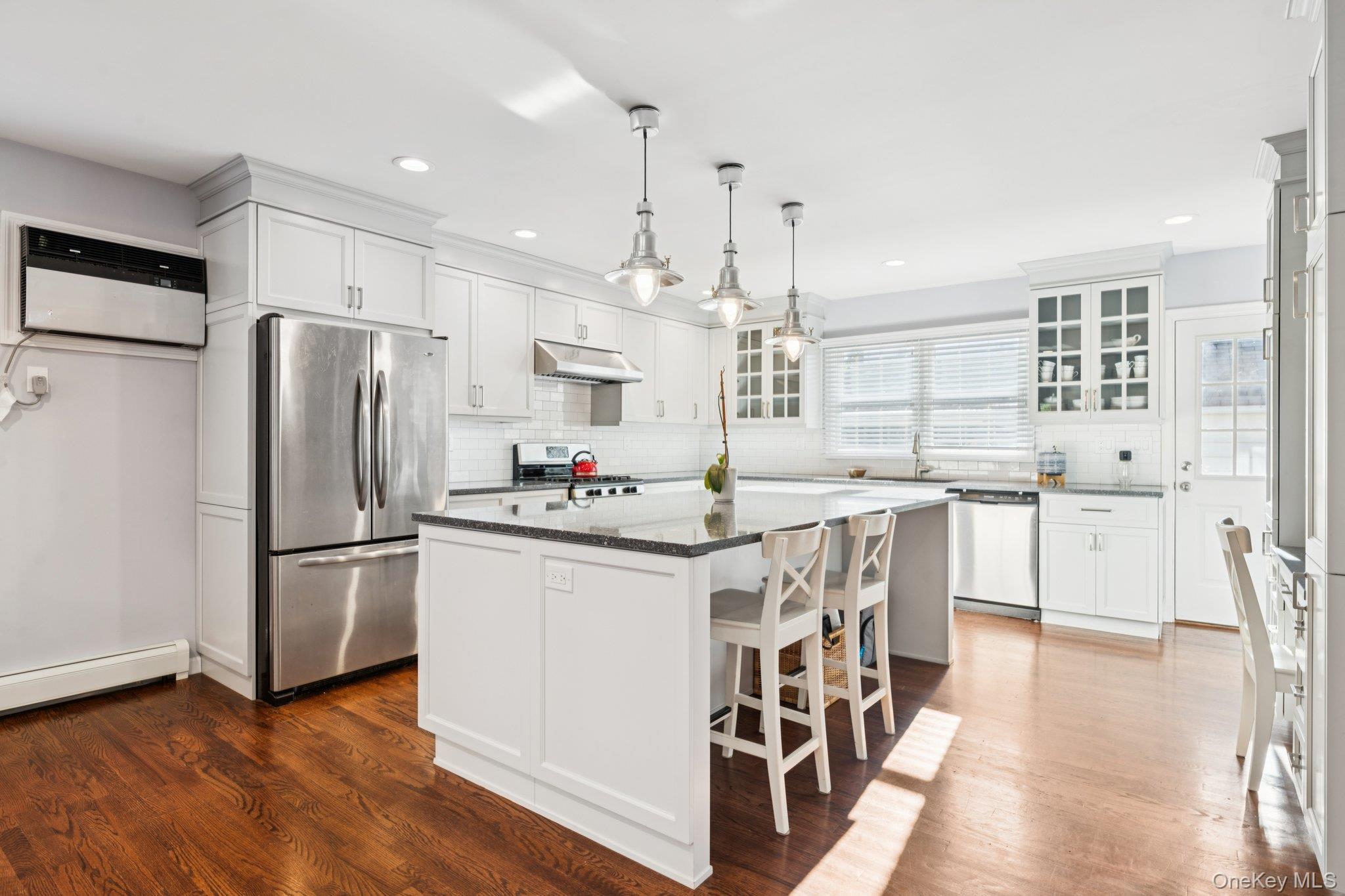 #5 photo, 323 Barwick Boulevard, Mineola , NY 11501