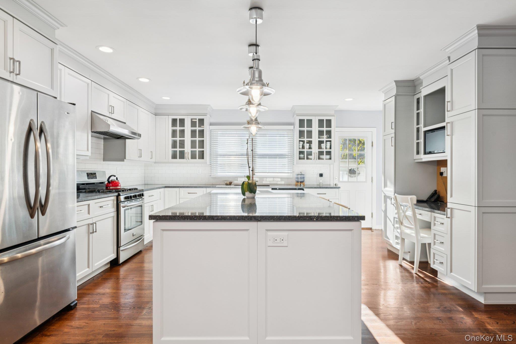 #6 photo, 323 Barwick Boulevard, Mineola , NY 11501