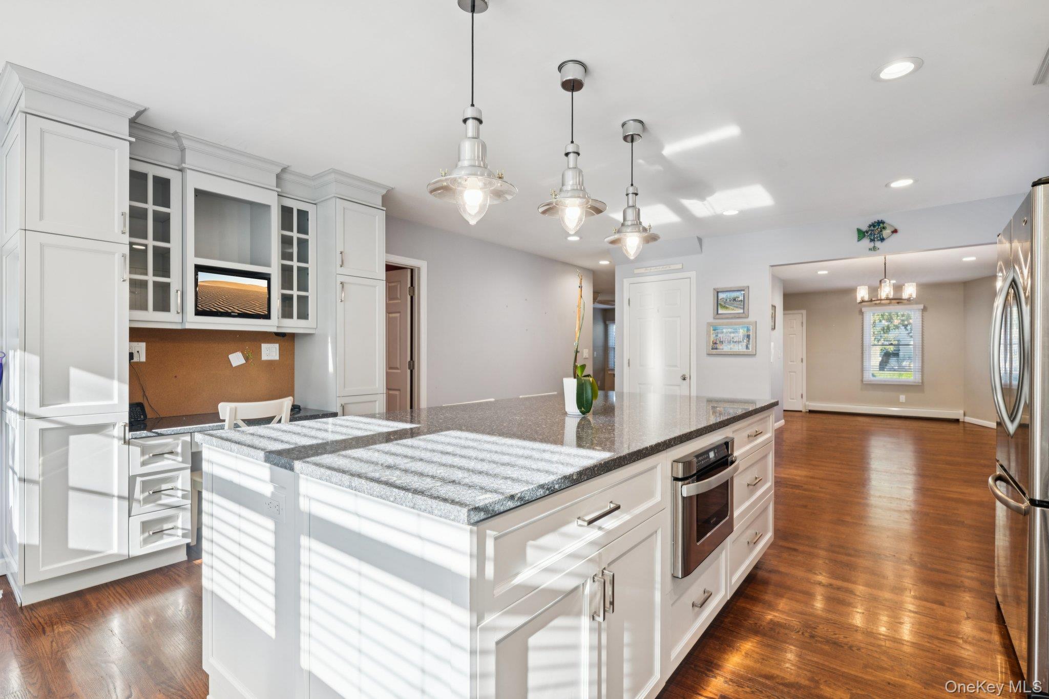 #8 photo, 323 Barwick Boulevard, Mineola , NY 11501