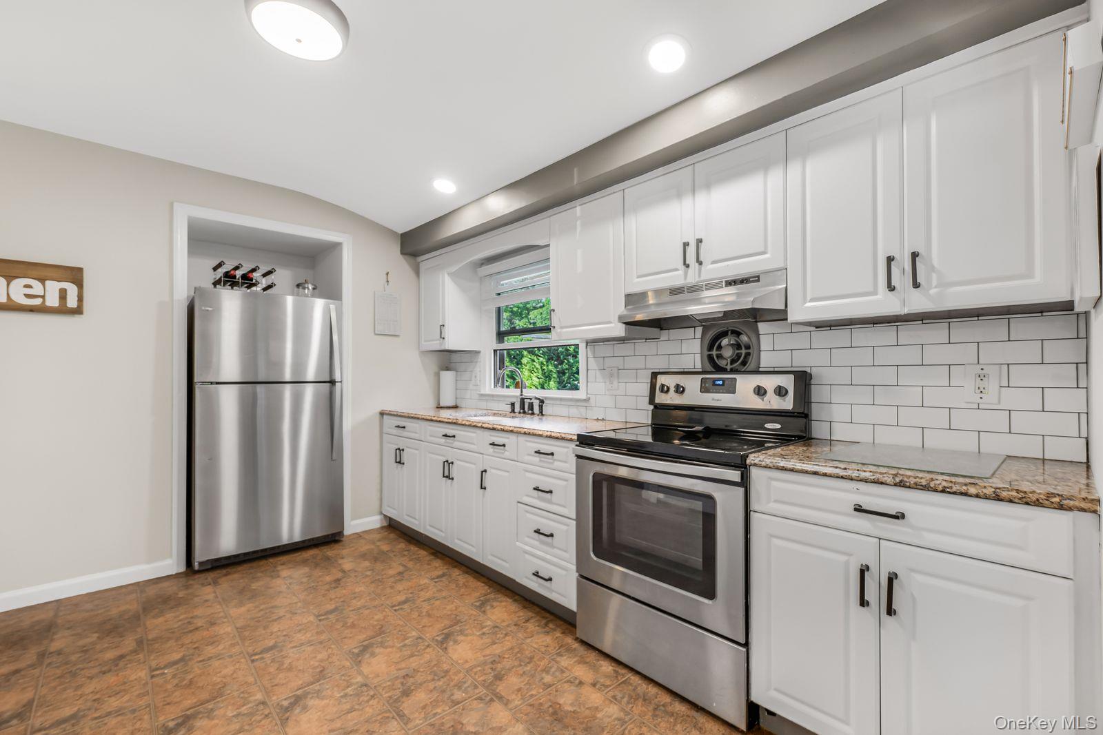 #13 photo, 7 Plymouth Street, 롱 아일랜드 Centereach , NY 11720