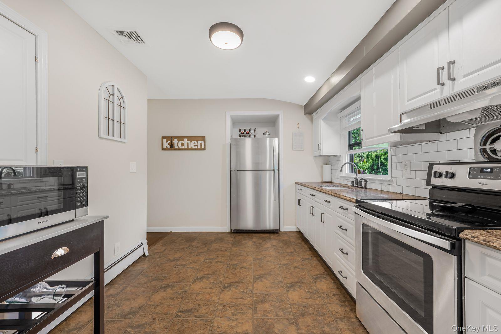 #15 photo, 7 Plymouth Street, 롱 아일랜드 Centereach , NY 11720