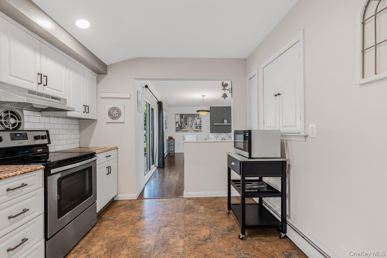 #16 photo, 7 Plymouth Street, 롱 아일랜드 Centereach , NY 11720