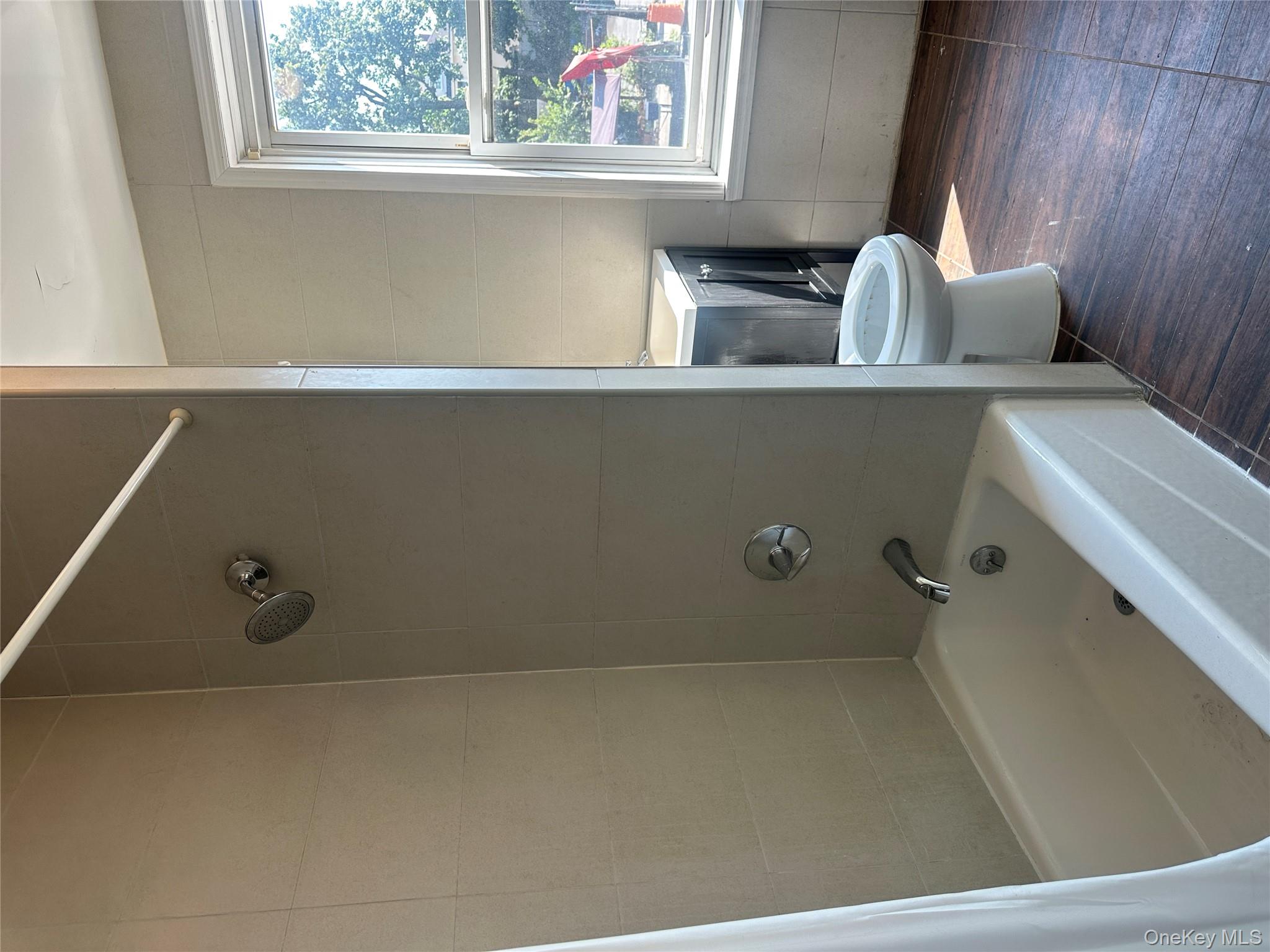 #4 photo, 19713 Jamaica Avenue, Hollis , NY 11423