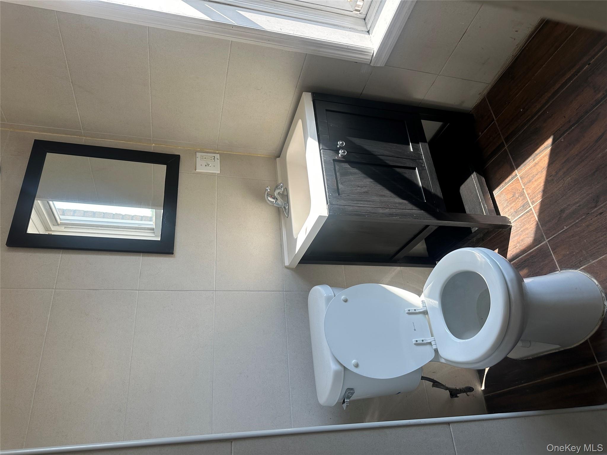 #5 photo, 19713 Jamaica Avenue, Hollis , NY 11423