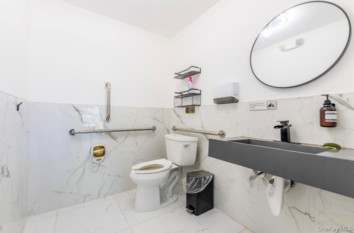 #13 photo, 28-82 Merrick Rd, ナッソー郡 Bellmore , NY 11710