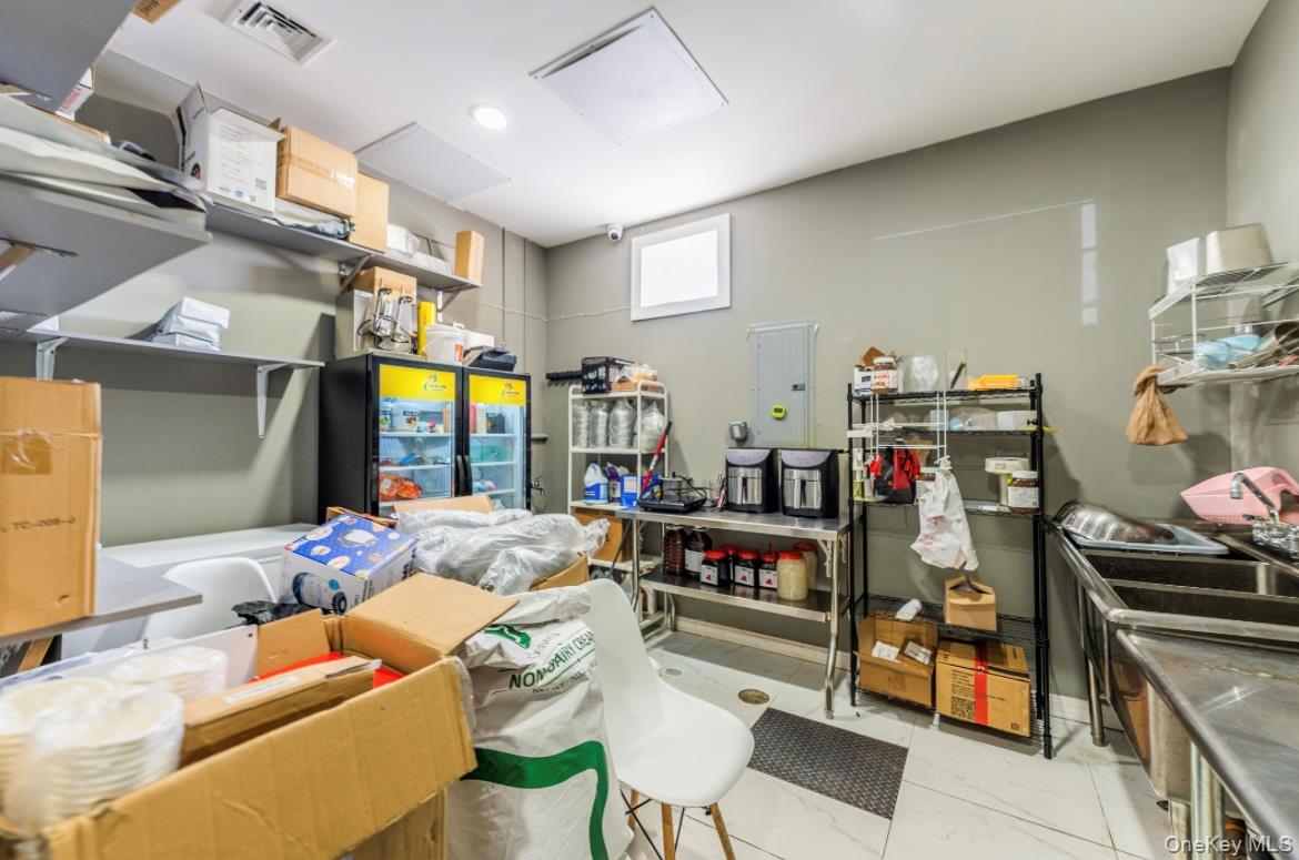 #20 photo, 28-82 Merrick Rd, ナッソー郡 Bellmore , NY 11710