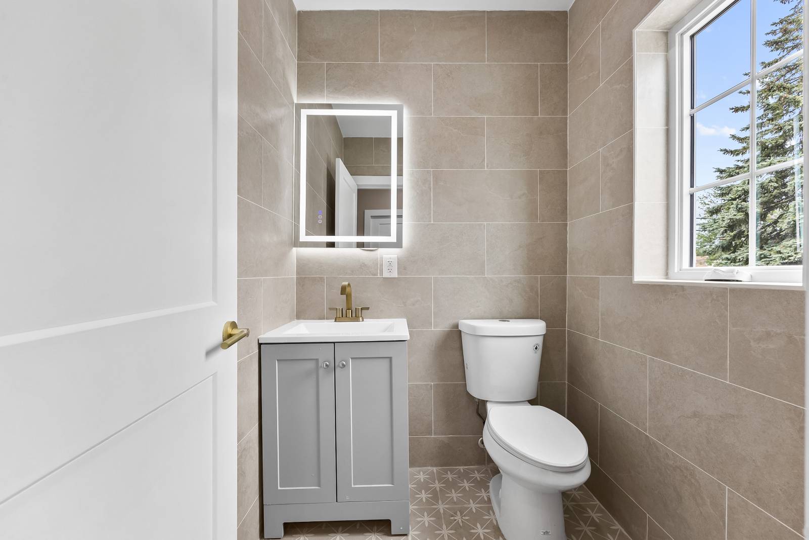 #20 photo, 311 Lyon St, Valley Stream , NY 11580