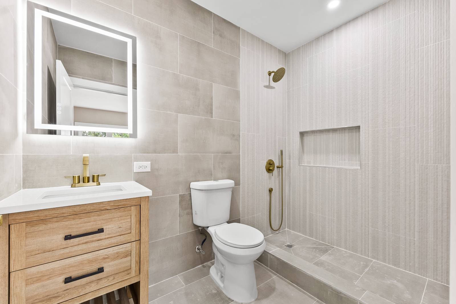 #21 photo, 311 Lyon St, Valley Stream , NY 11580