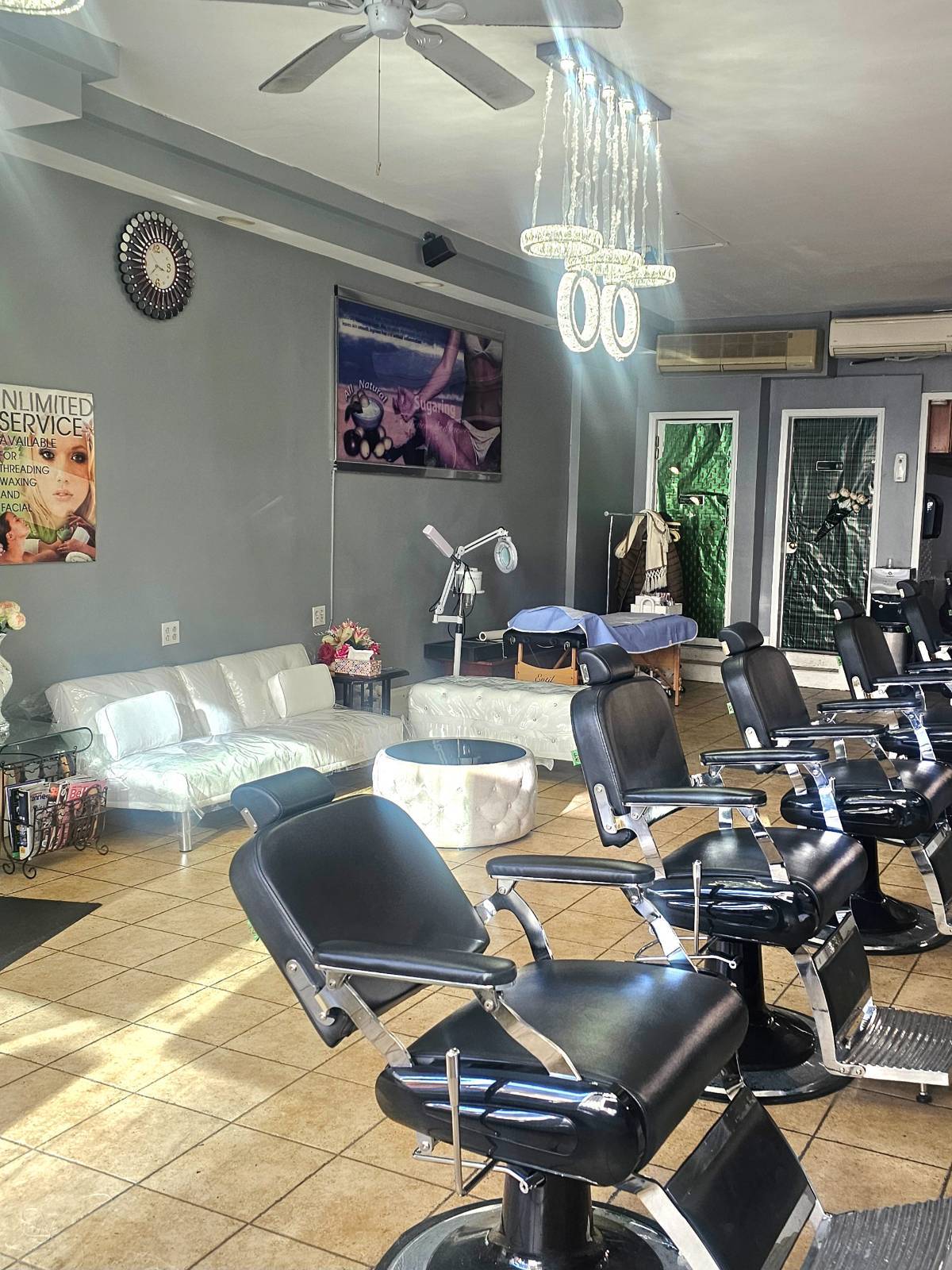 #4 photo, 266 West 23rd Street, New York , NY 10011