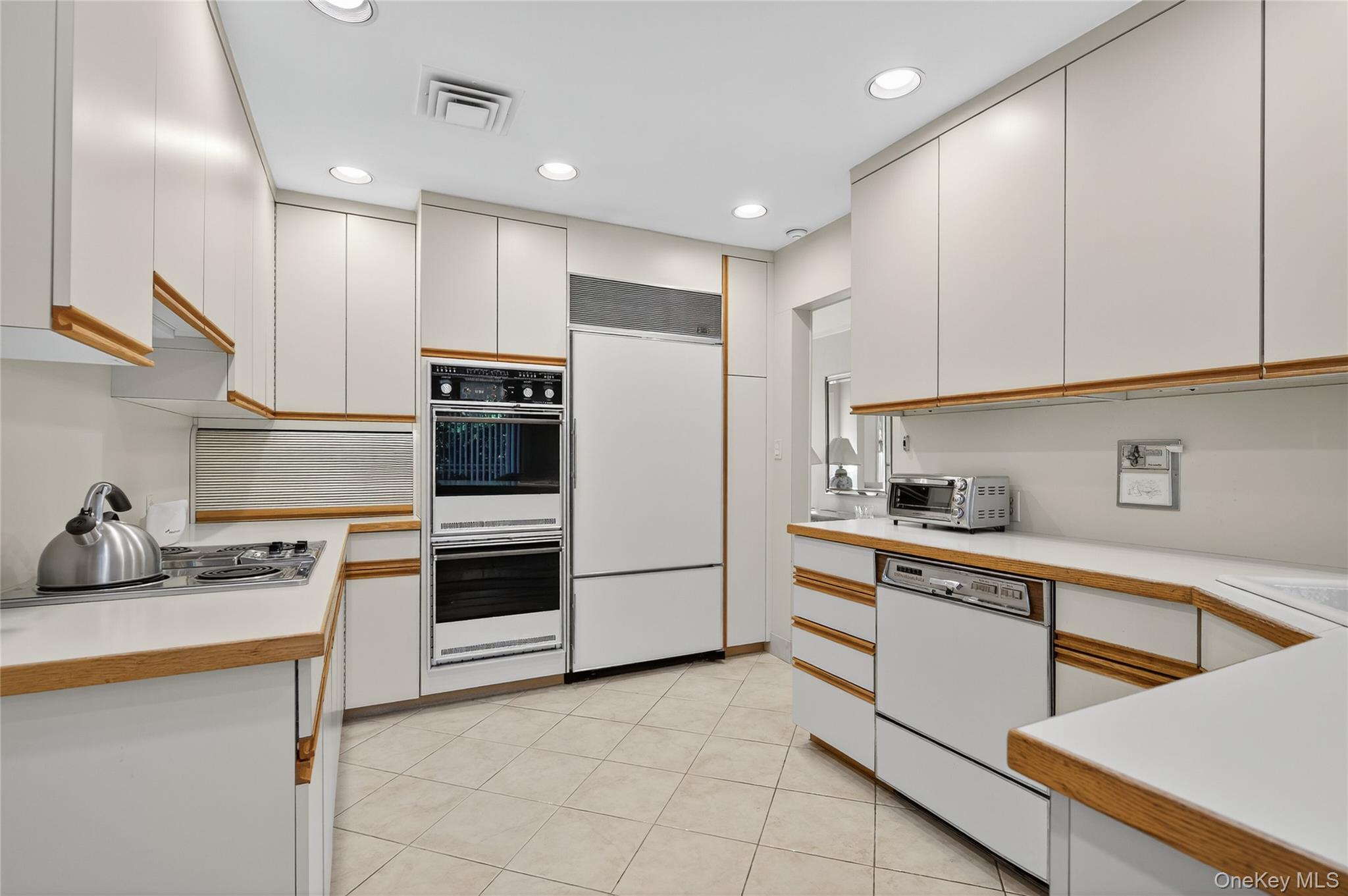 #10 photo, 80 Walnut Drive, 롱 아일랜드 East Hills , NY 11576