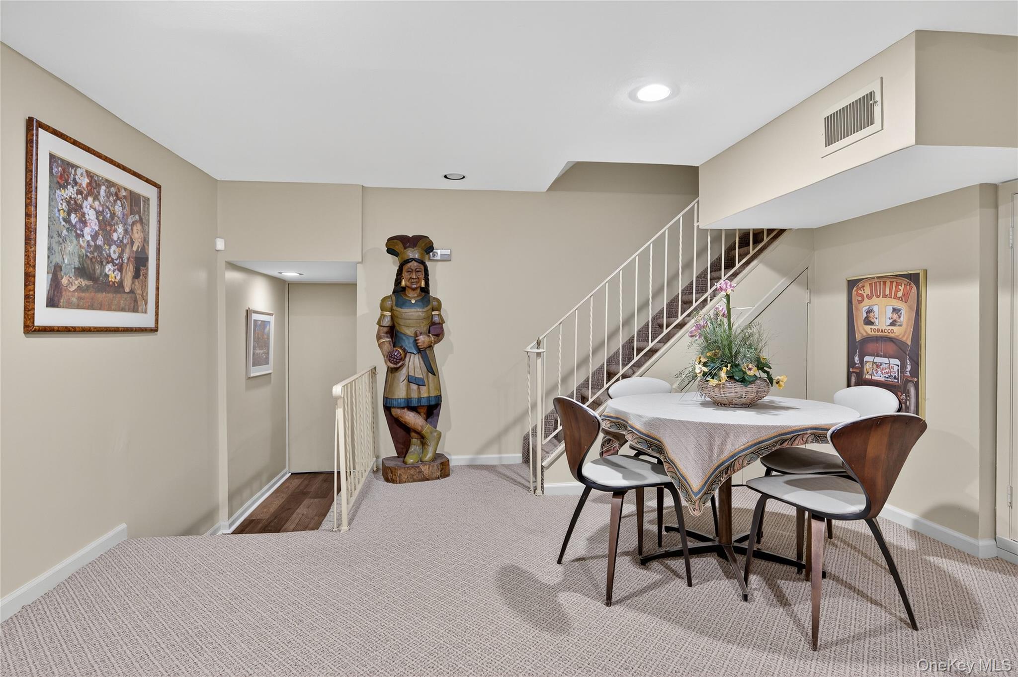 #13 photo, 80 Walnut Drive, 롱 아일랜드 East Hills , NY 11576