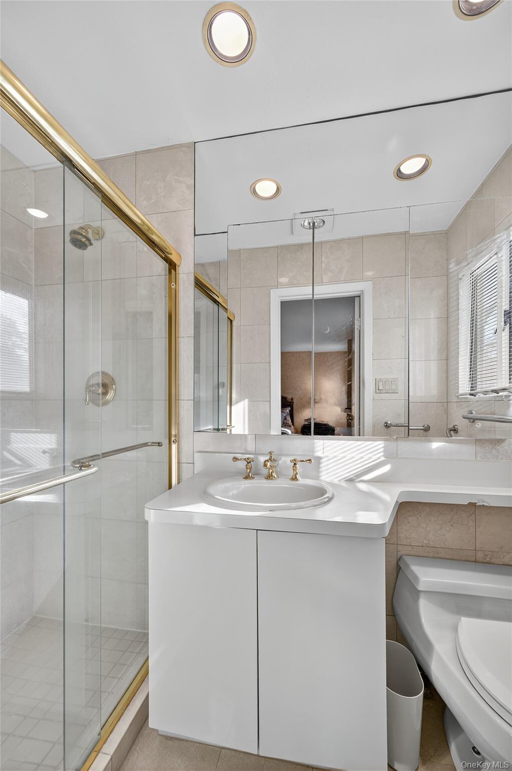 #17 photo, 80 Walnut Drive, 롱 아일랜드 East Hills , NY 11576