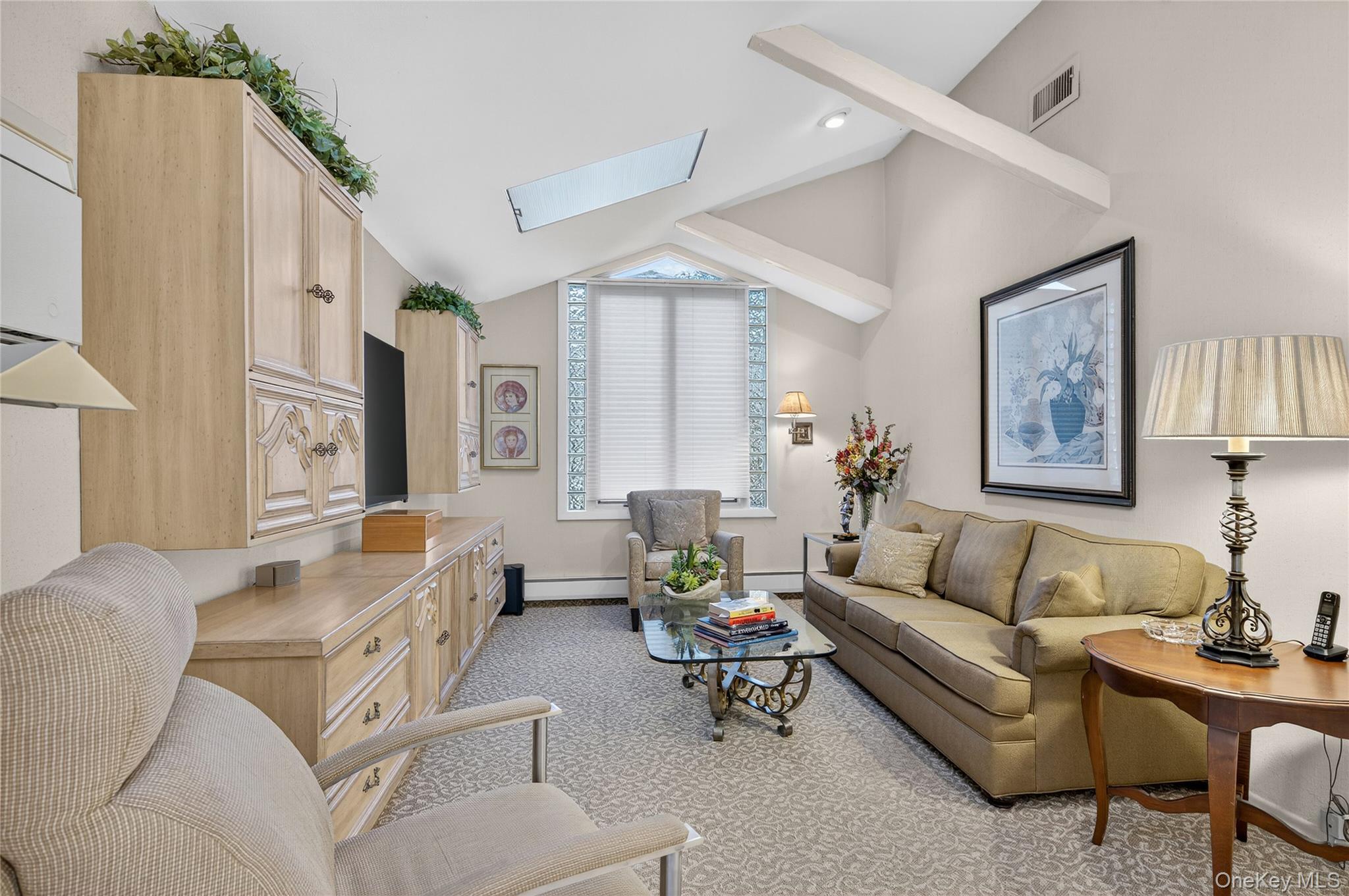 #7 photo, 80 Walnut Drive, 롱 아일랜드 East Hills , NY 11576