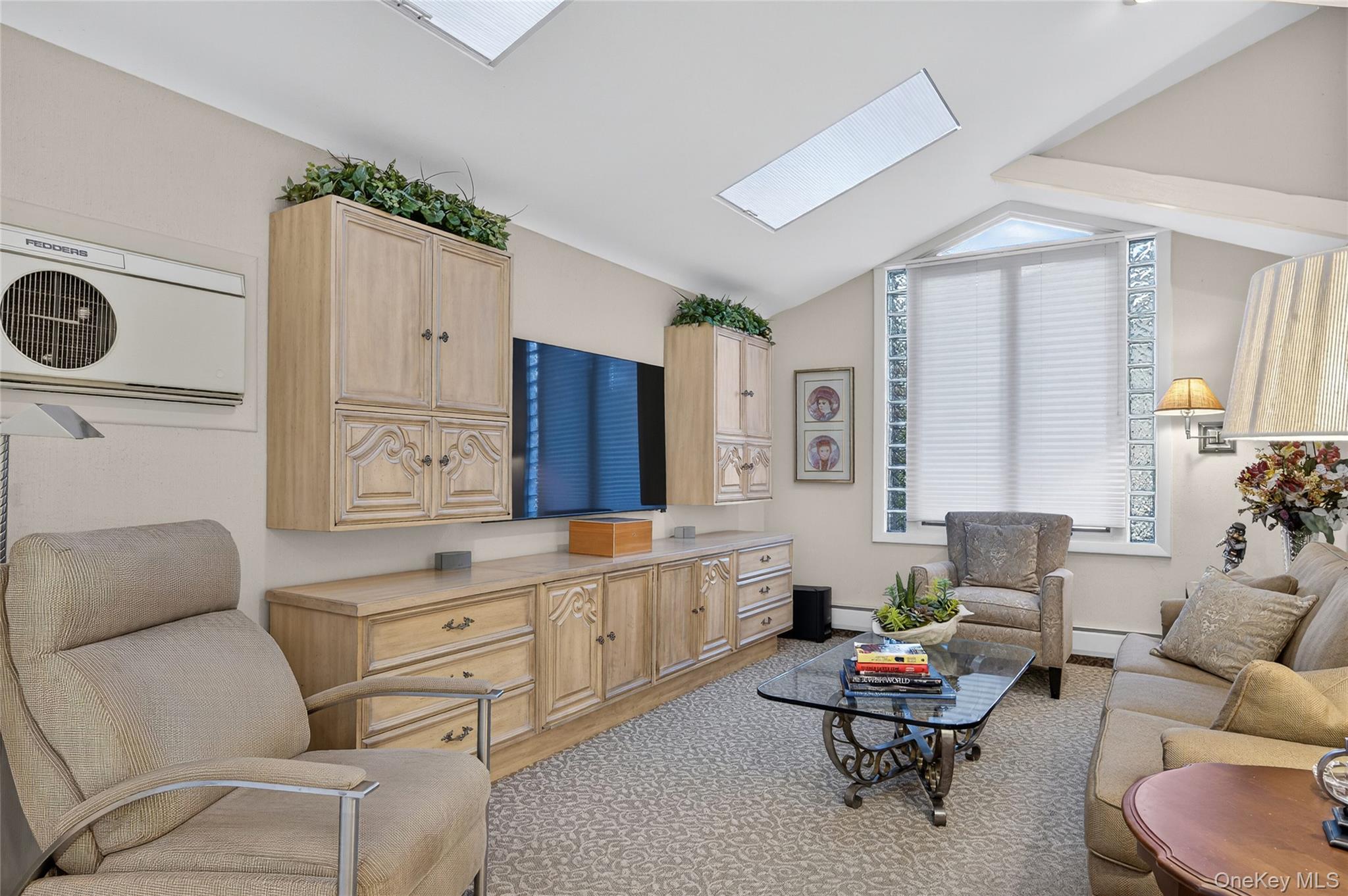 #8 photo, 80 Walnut Drive, 롱 아일랜드 East Hills , NY 11576