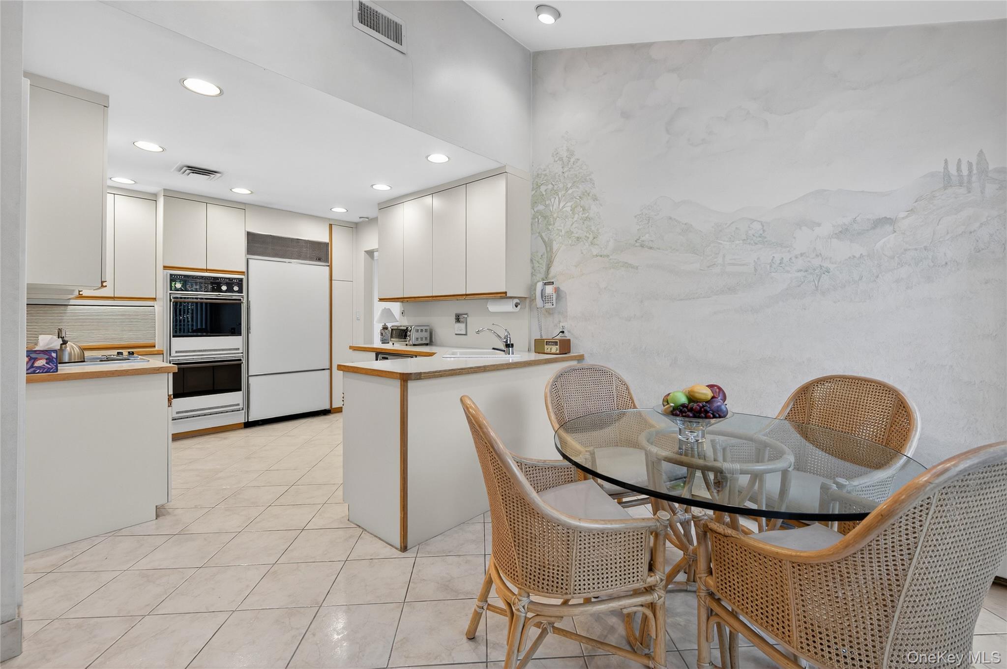 #9 photo, 80 Walnut Drive, 롱 아일랜드 East Hills , NY 11576