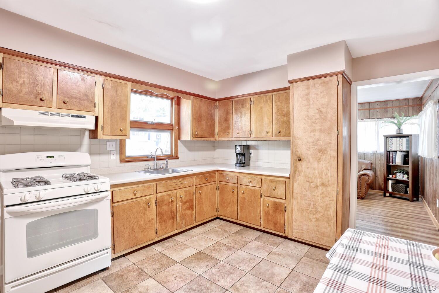 #12 photo, 41 Woodland Drive, Suffern , NY 10901