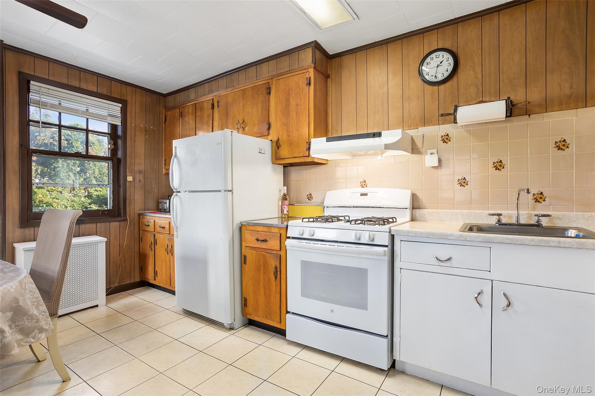 #12 photo, 2316 Laconia Avenue, Bronx , NY 10469