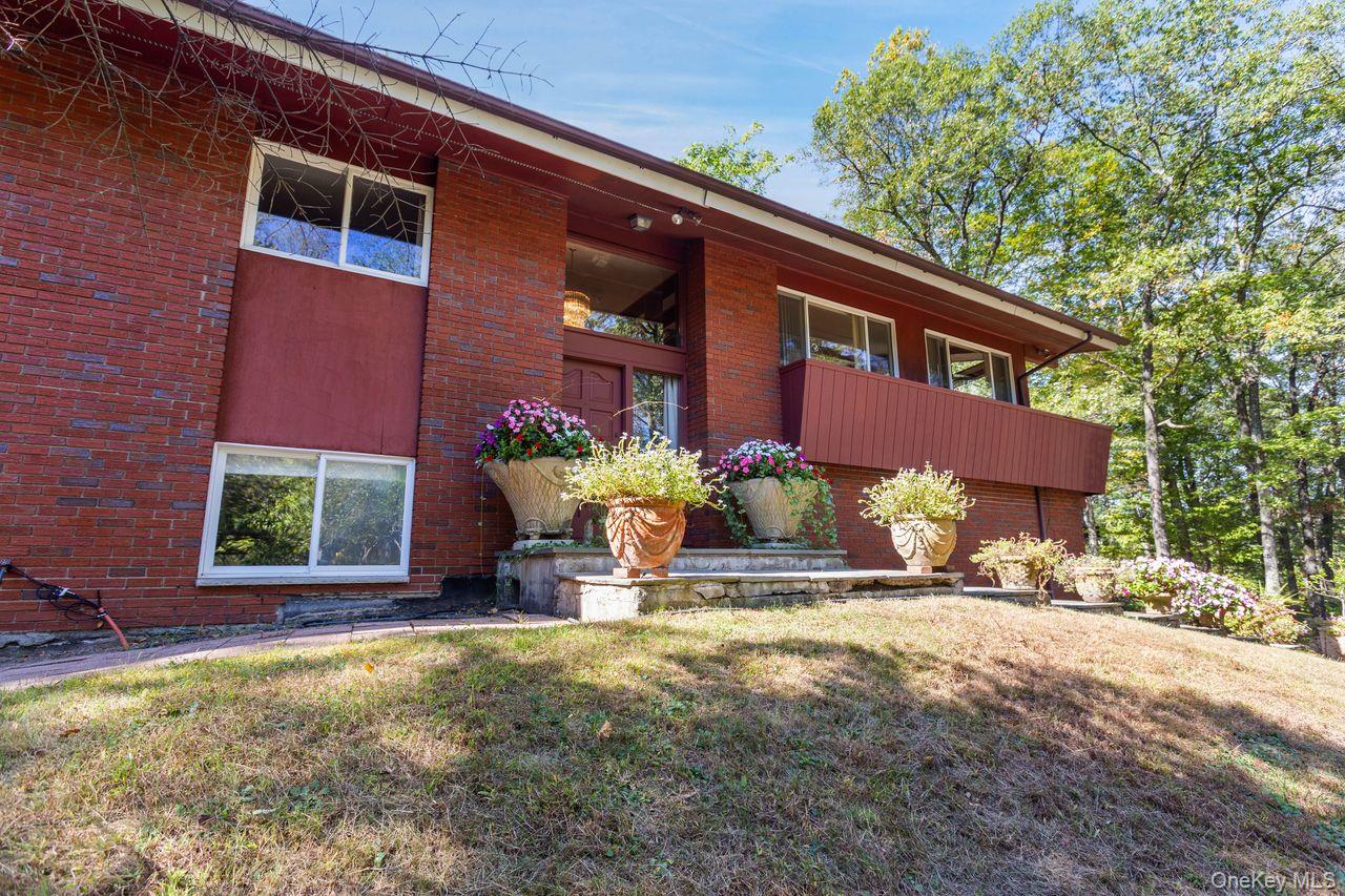 #1 photo, 5 Crescent Lane, Putnam Valley , NY 10579