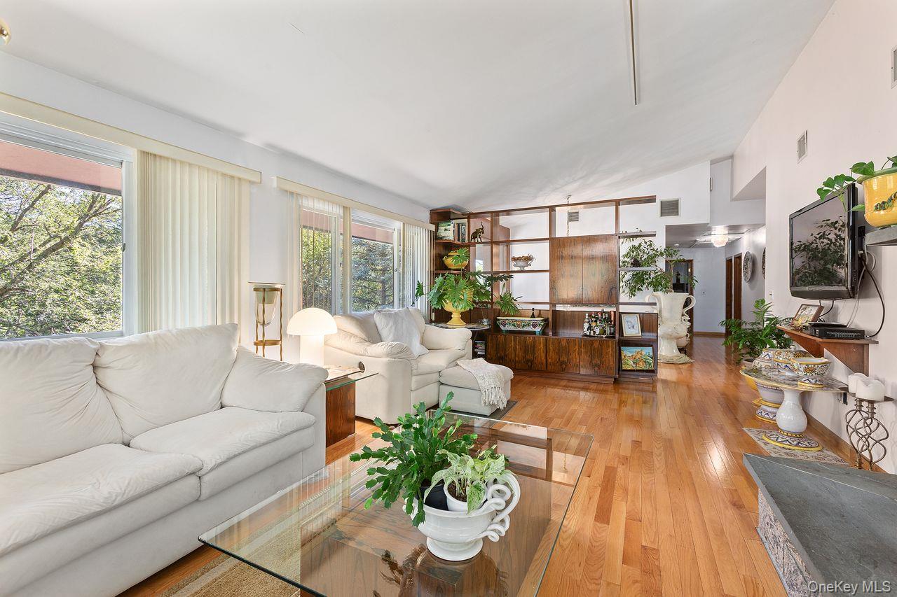 #11 photo, 5 Crescent Lane, Putnam Valley , NY 10579