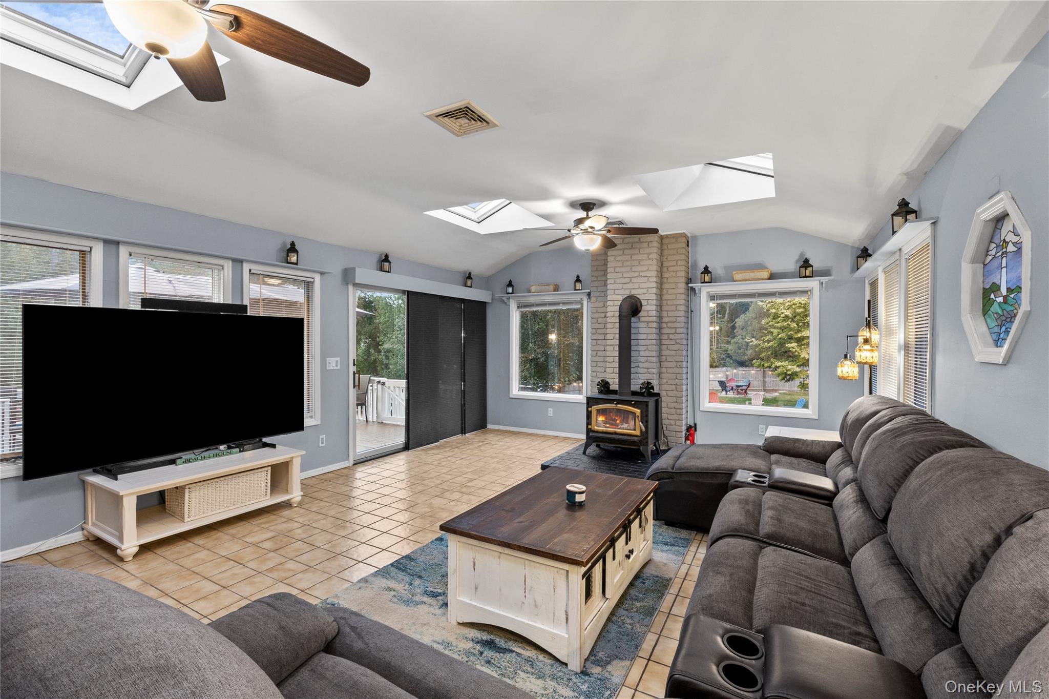 #12 photo, 7 Cohrs Court, サフォーク郡 Moriches , NY 11955