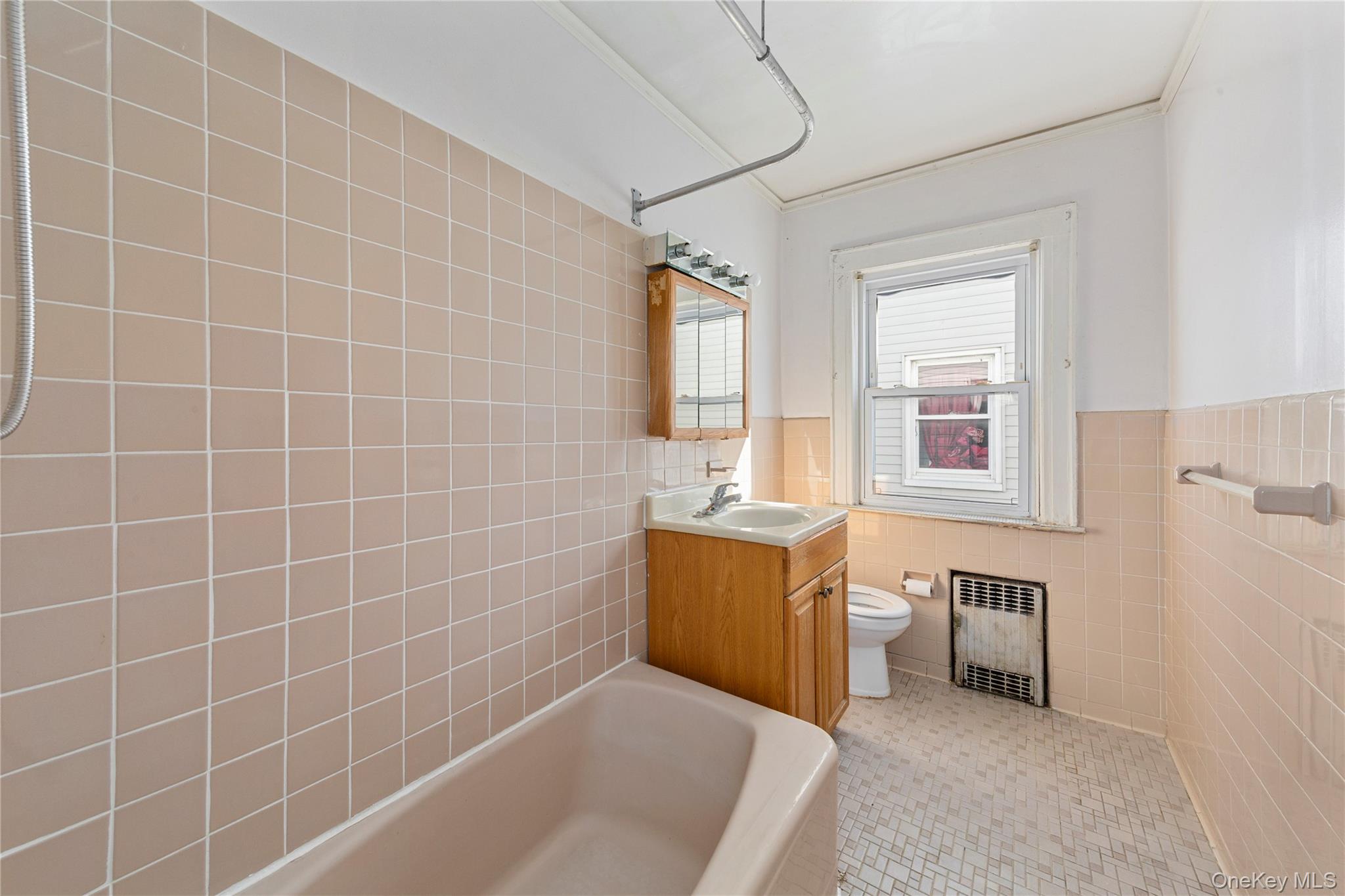 #13 photo, 9037 180th Street, クイーンズ区 Jamaica , NY 11432