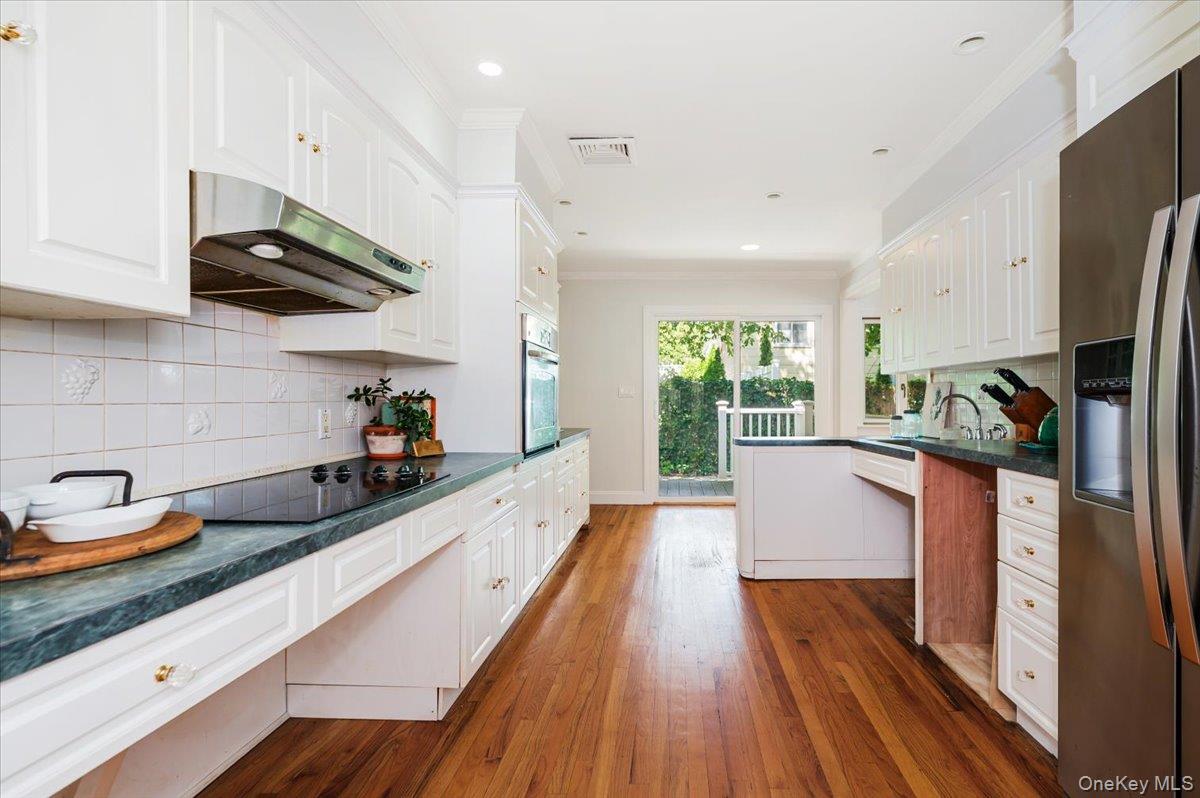 #12 photo, 237 Oakwood Road, Huntington , NY 11743