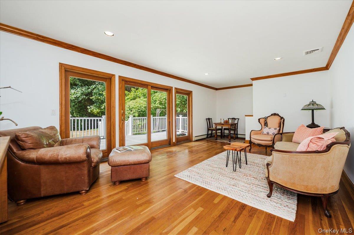 #5 photo, 237 Oakwood Road, Huntington , NY 11743