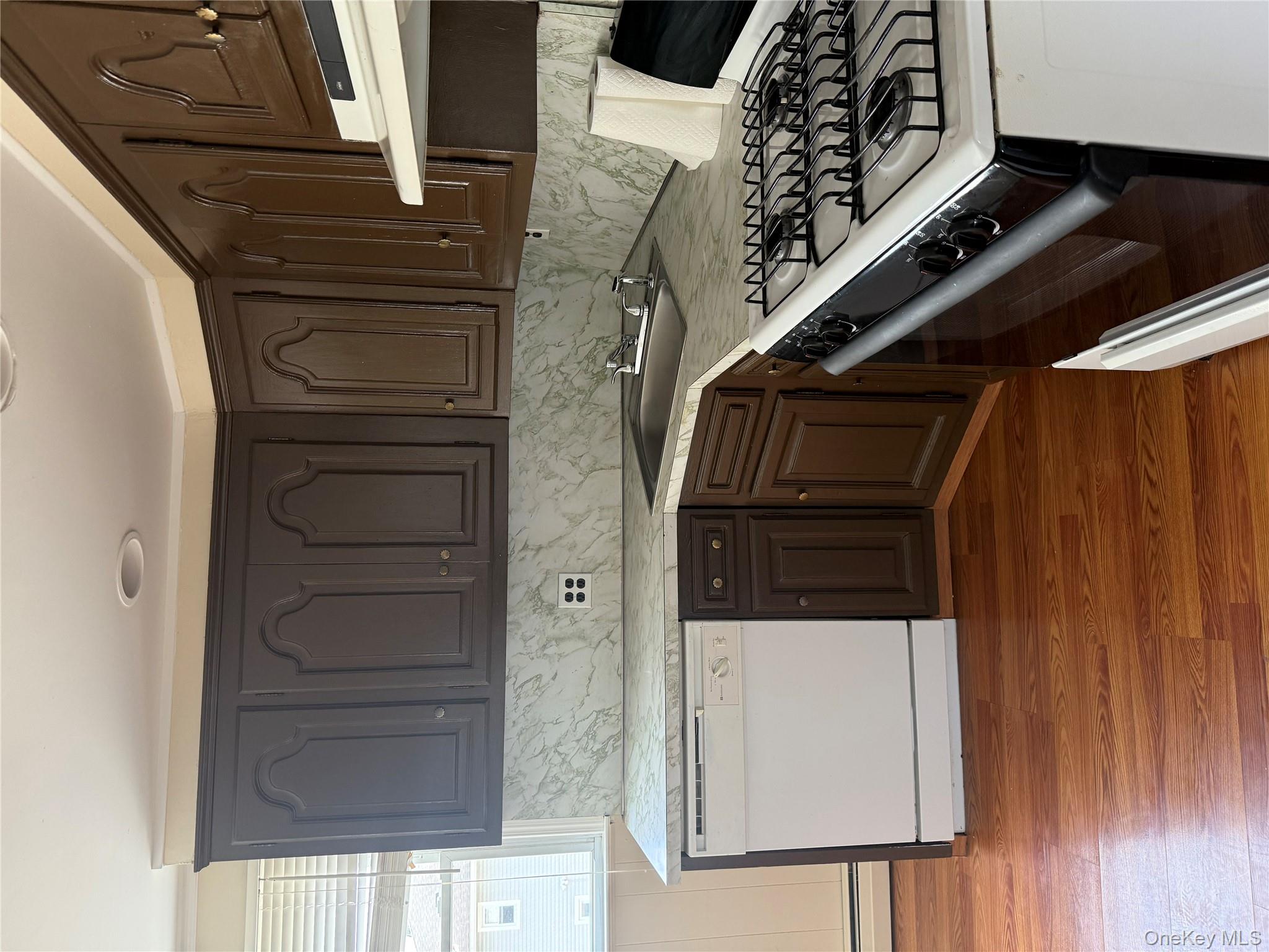 #2 photo, 28 Lenox Avenue, ナッソー郡 Westbury , NY 11590