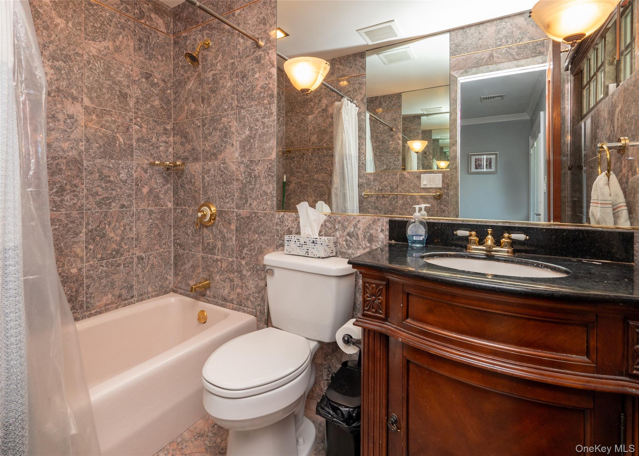 #19 photo, 74 Broadway, Bethpage , NY 11714