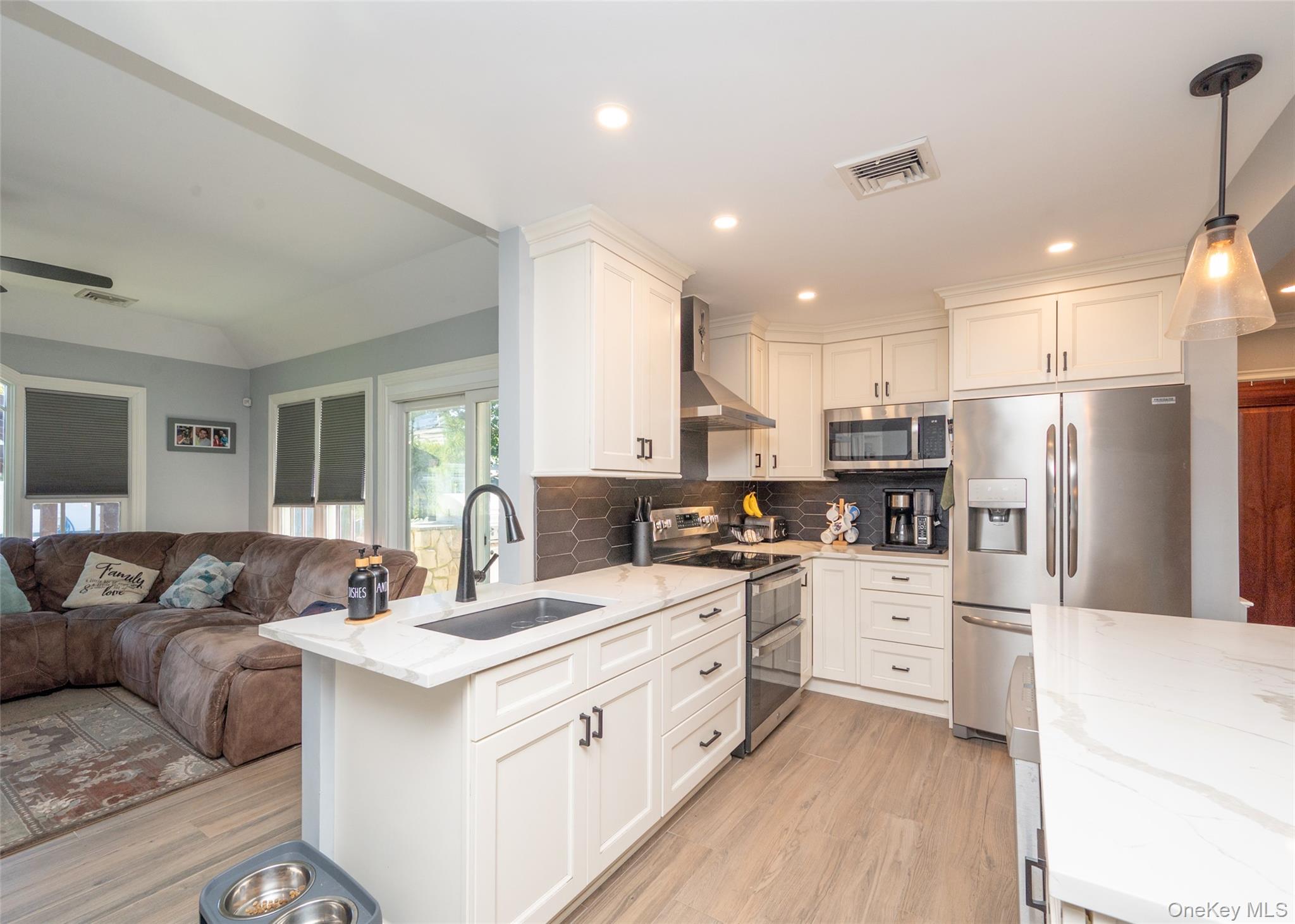 #9 photo, 74 Broadway, Bethpage , NY 11714