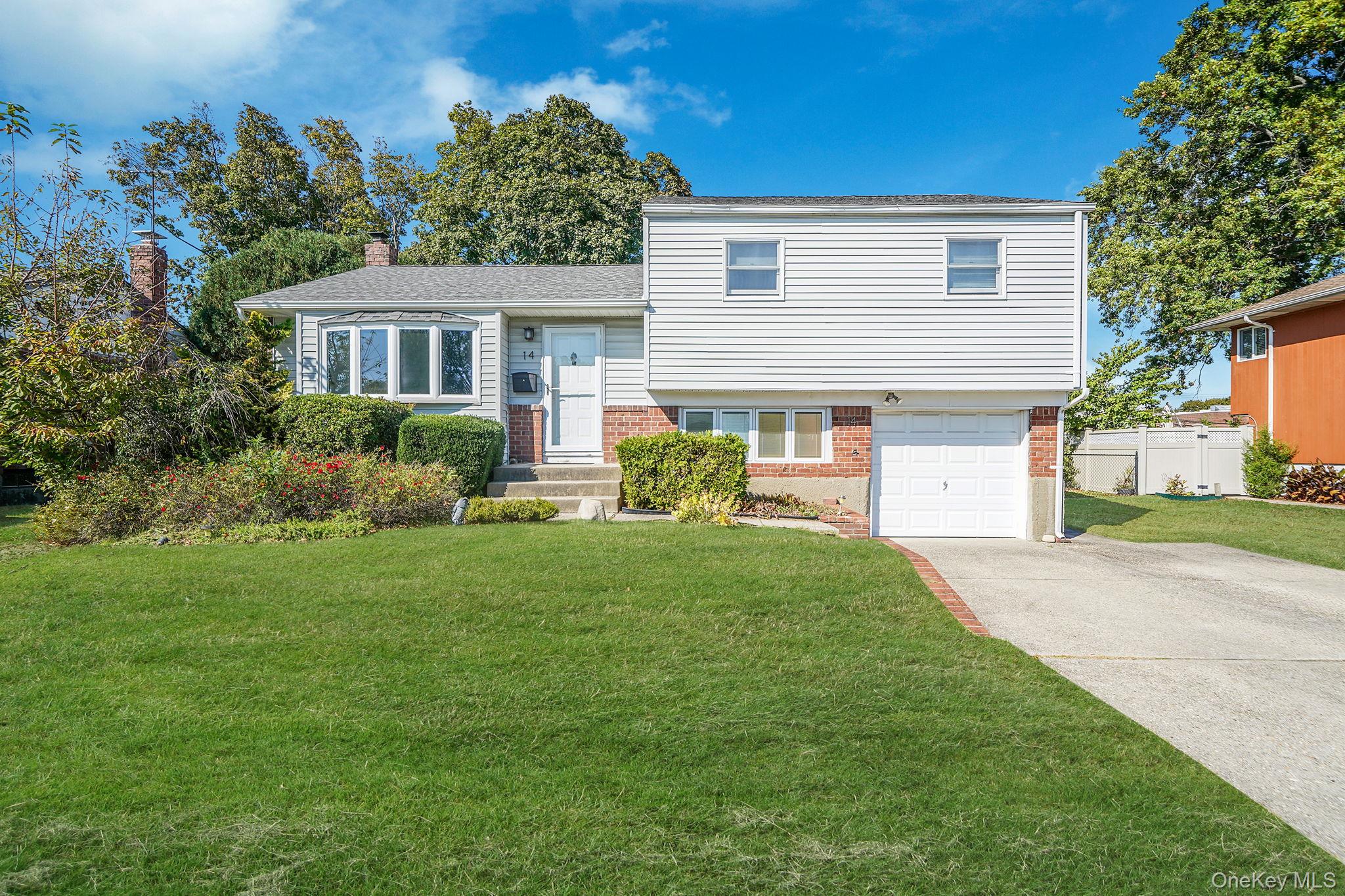 #1 photo, 14 Lincoln Road, 长岛 Plainview , NY 11803