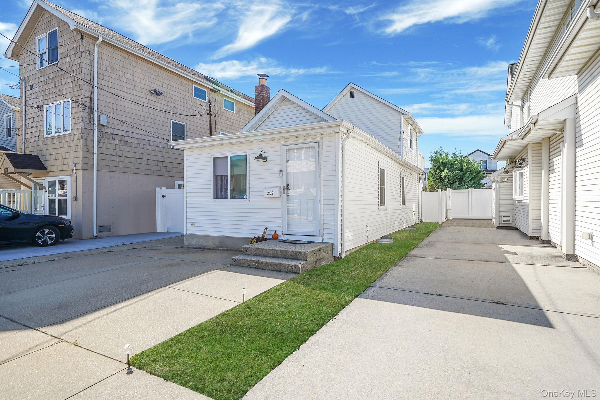 #1 photo, 252 Arthur Street, ナッソー郡 Freeport , NY 11520