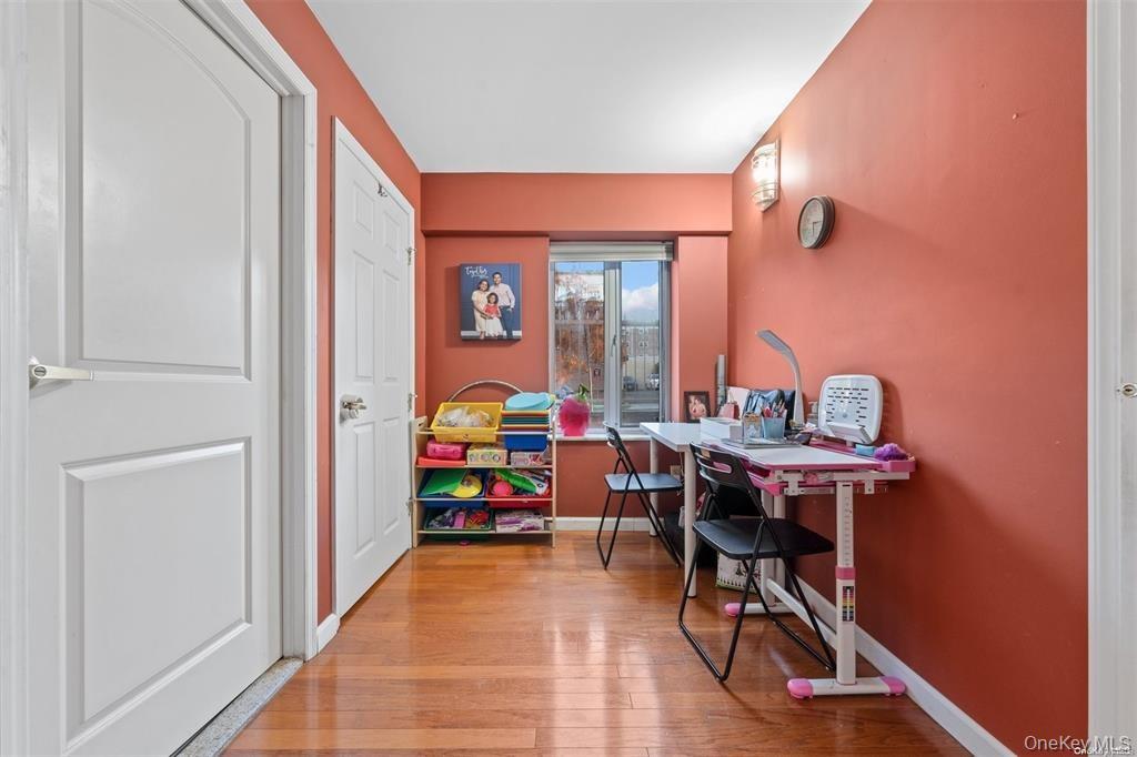 #4 photo, 64-34 Grand Central Parkway, クイーンズ区 Forest Hills , NY 11375