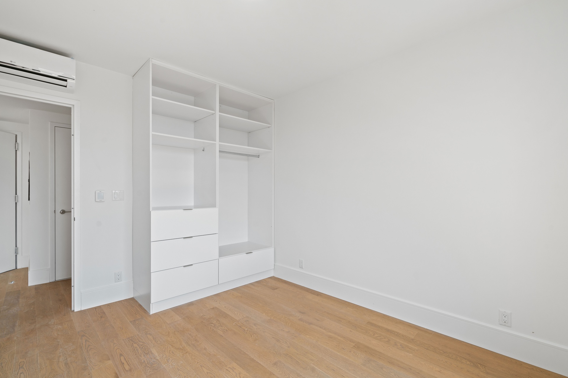 #7 photo, Astoria, Astoria , NY 11102