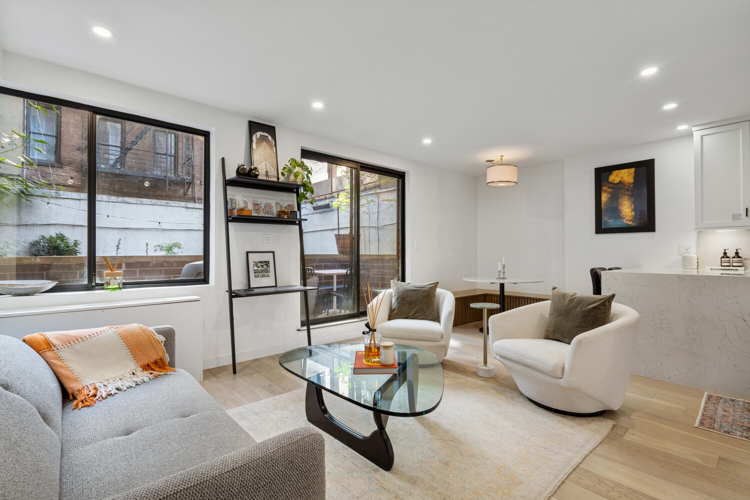 #1 photo, 239 E 10TH Street, East Village , NY 10003