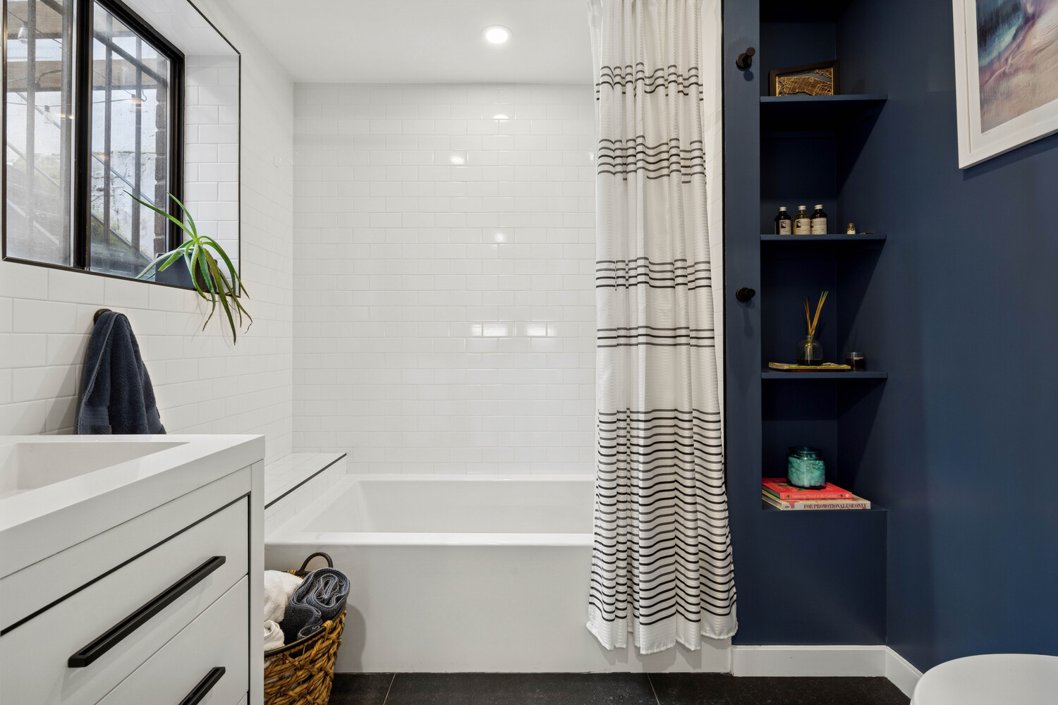 #14 photo, 239 E 10TH Street, East Village , NY 10003