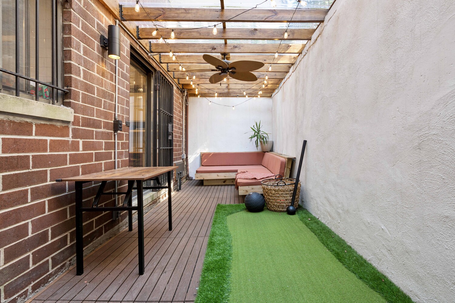 #15 photo, 239 E 10TH Street, East Village , NY 10003