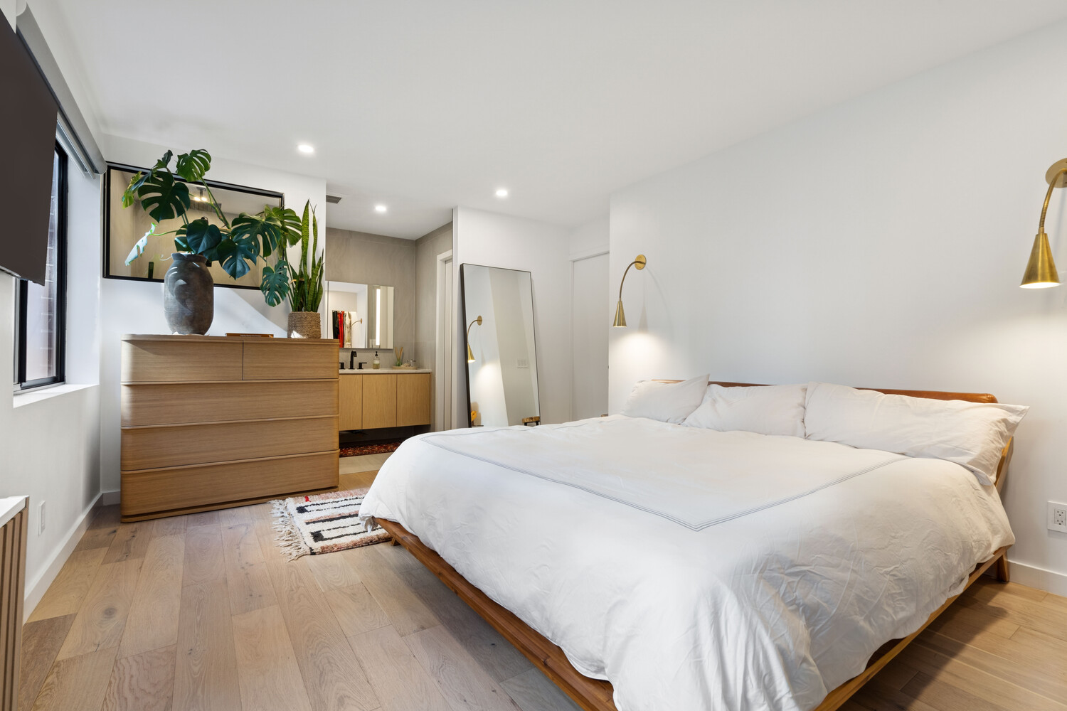 #9 photo, 239 E 10TH Street, East Village , NY 10003