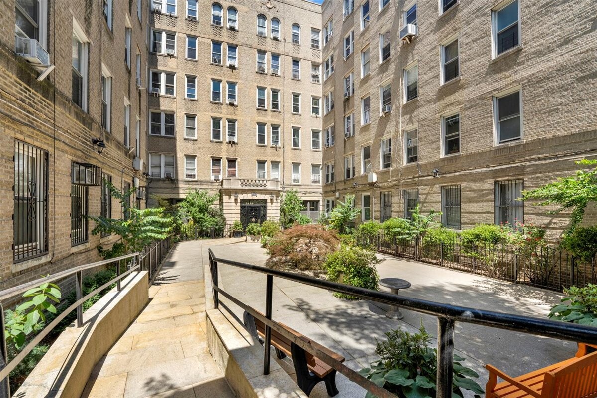 #14 photo, 811 WALTON Avenue, Concourse , NY 10451