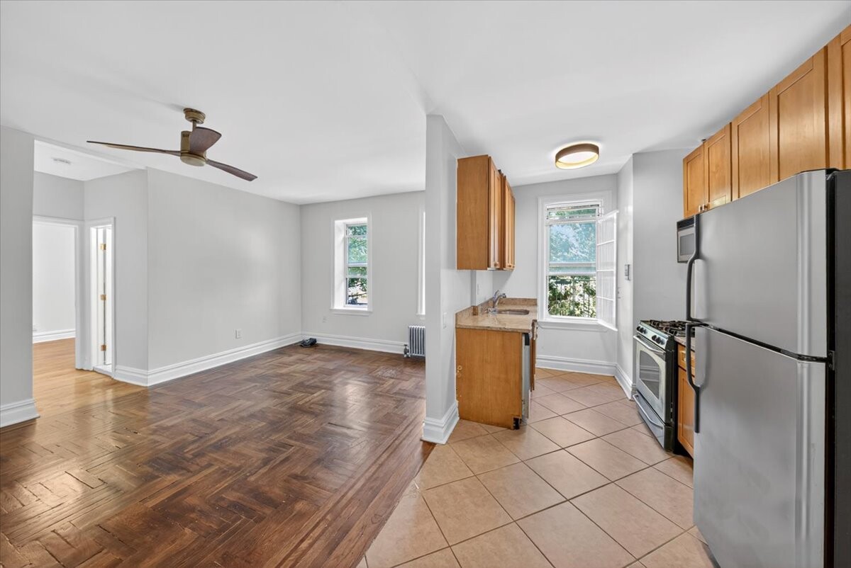 #2 photo, 811 WALTON Avenue, Concourse , NY 10451