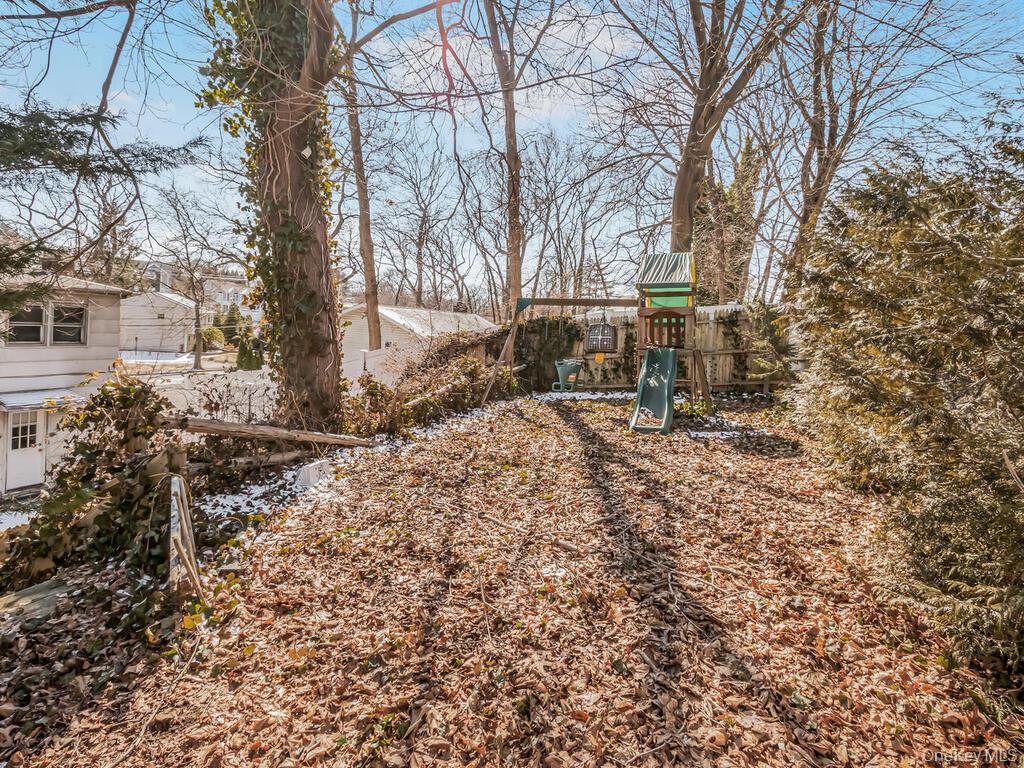 #16 photo, 263 Melville Road, Huntington Station , NY 11746