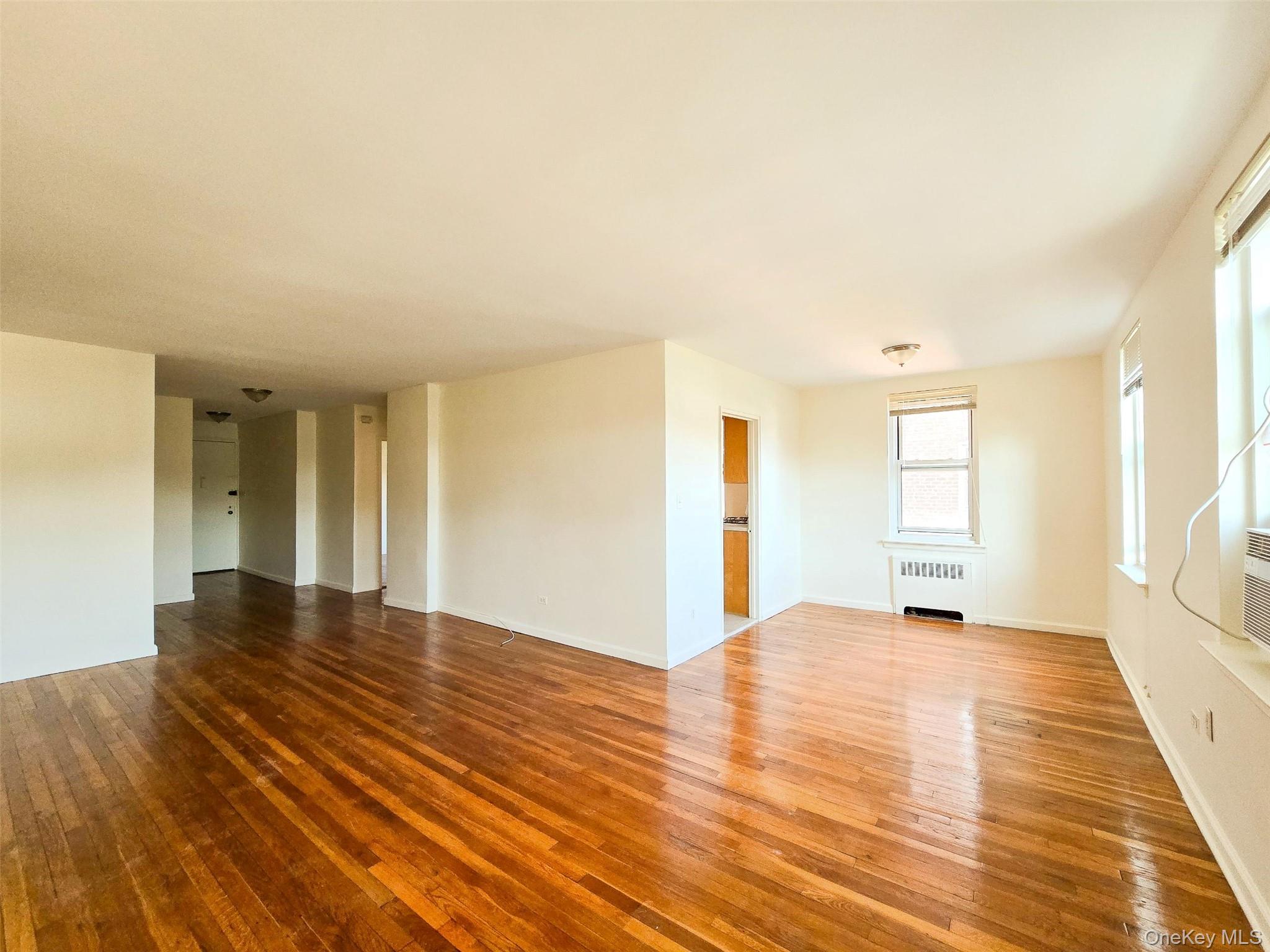 #12 photo, 30-11 Parsons Boulevard, クイーンズ区 Flushing , NY 11354