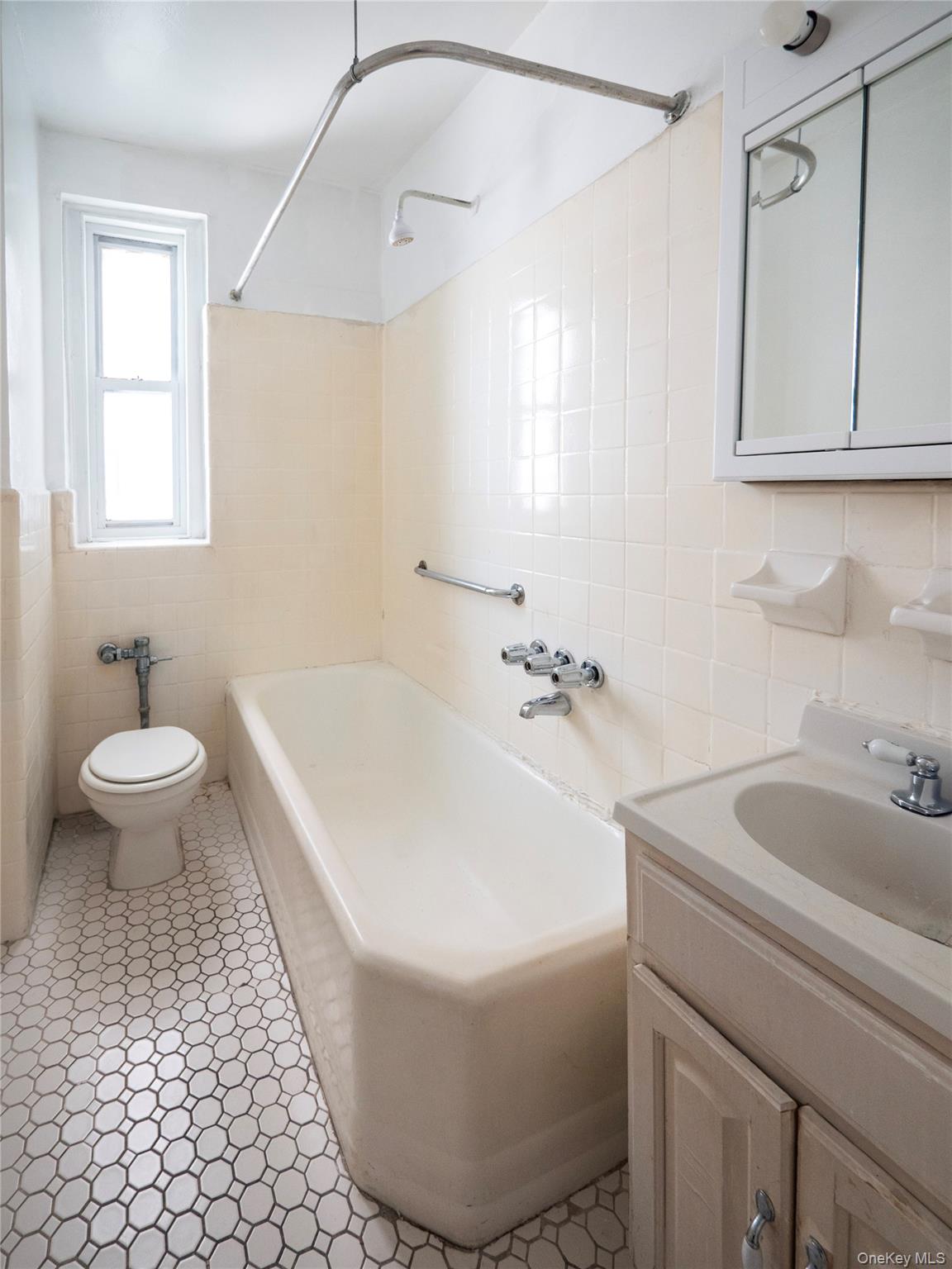 #6 photo, 306 E Mosholu Parkway, Bronx , NY 10458