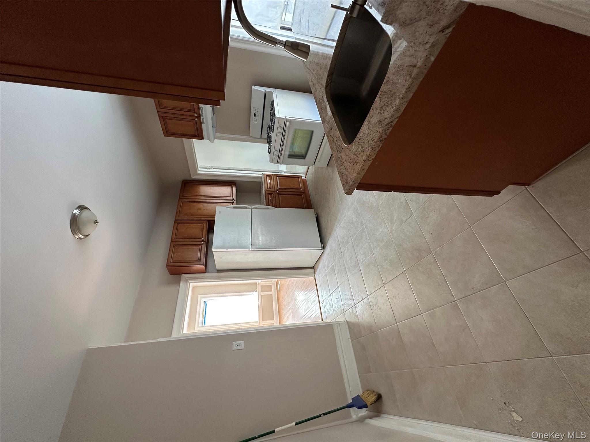 #7 photo, 596 Wyona Street, ブルックリン区 Brooklyn , NY 11207