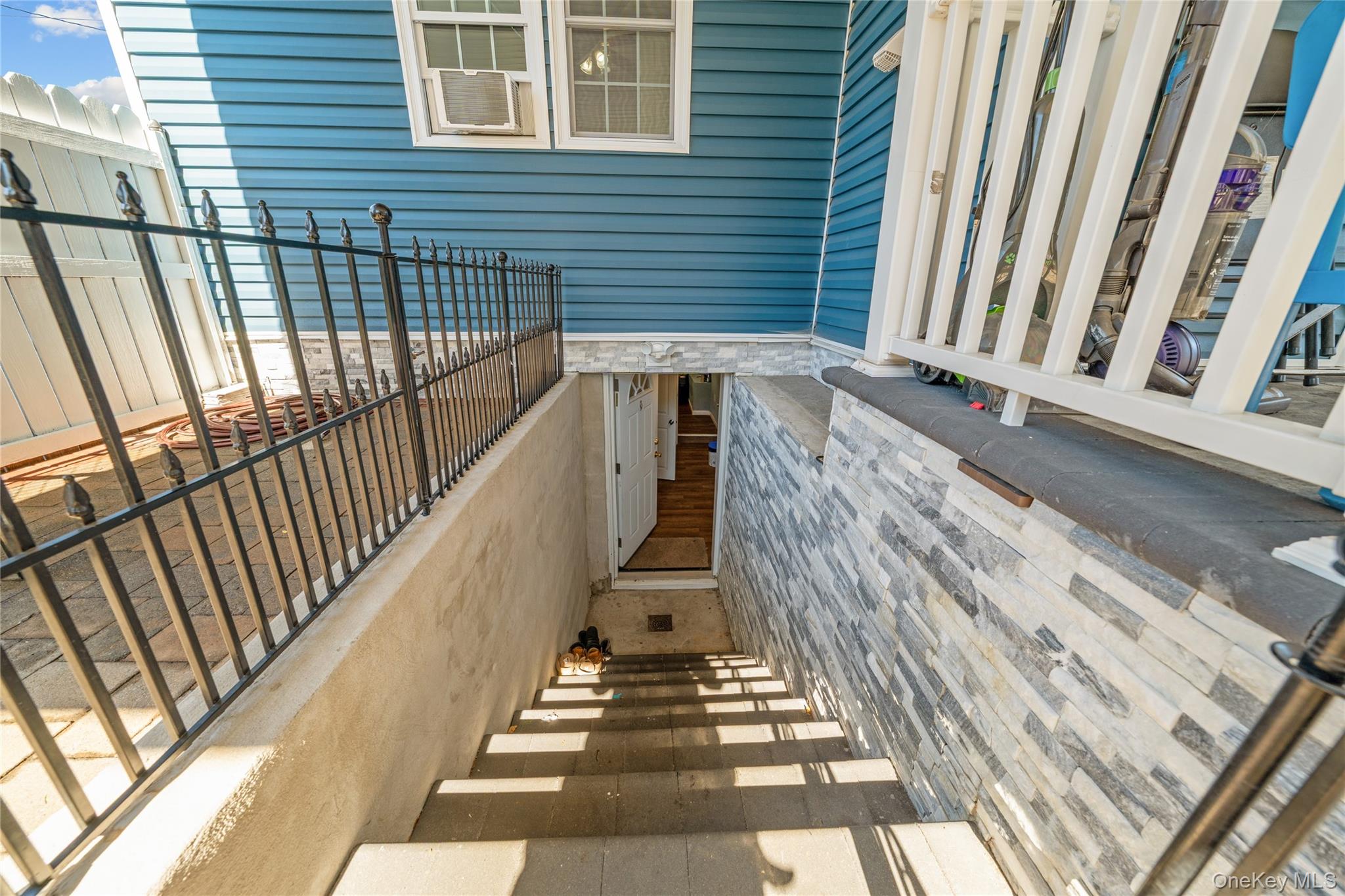 #18 photo, 84 E 9th Street, Huntington Station , NY 11746