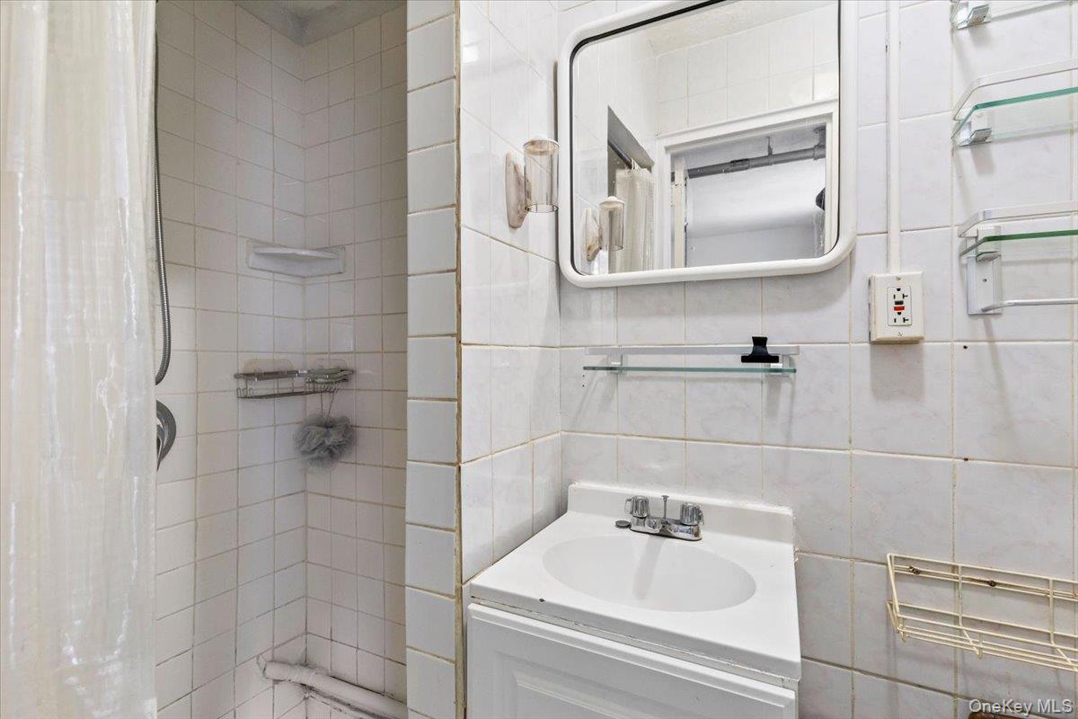 #19 photo, 3339 Kingsland Avenue, Bronx , NY 10469