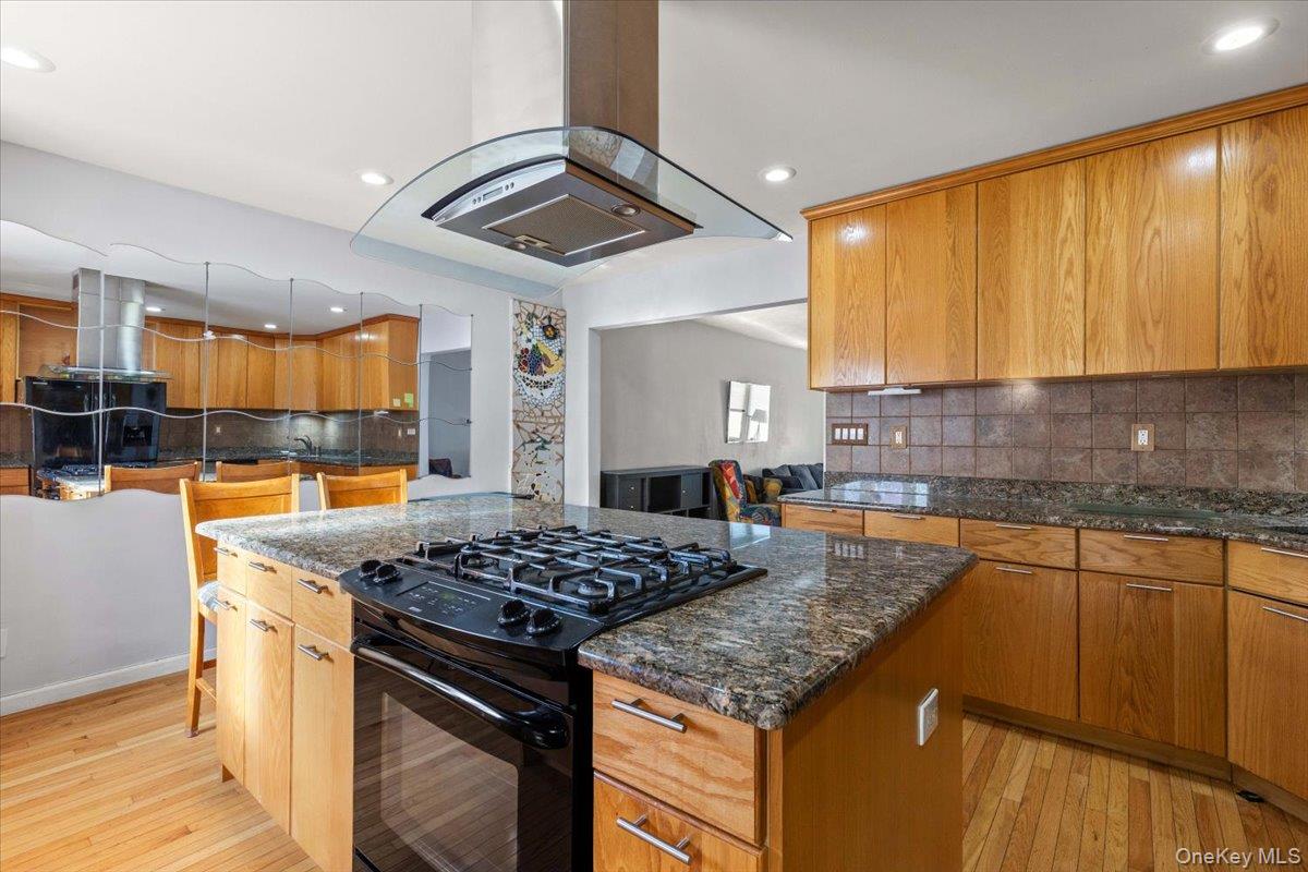 #8 photo, 3339 Kingsland Avenue, Bronx , NY 10469