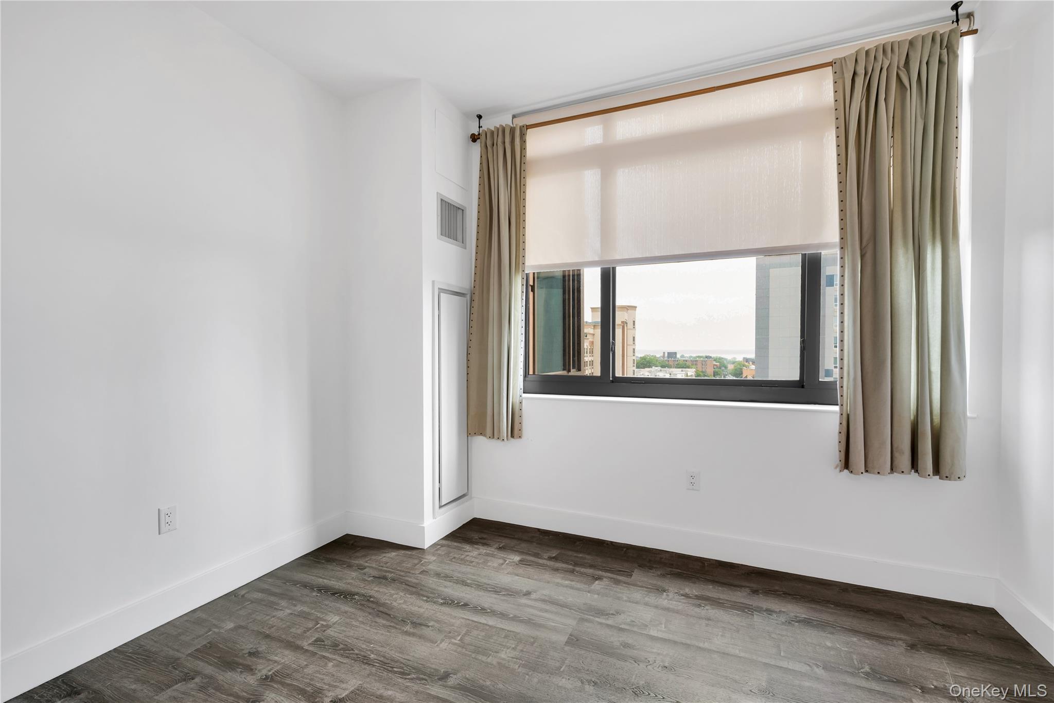 #10 photo, 175 Huguenot Street, New Rochelle , NY 10801